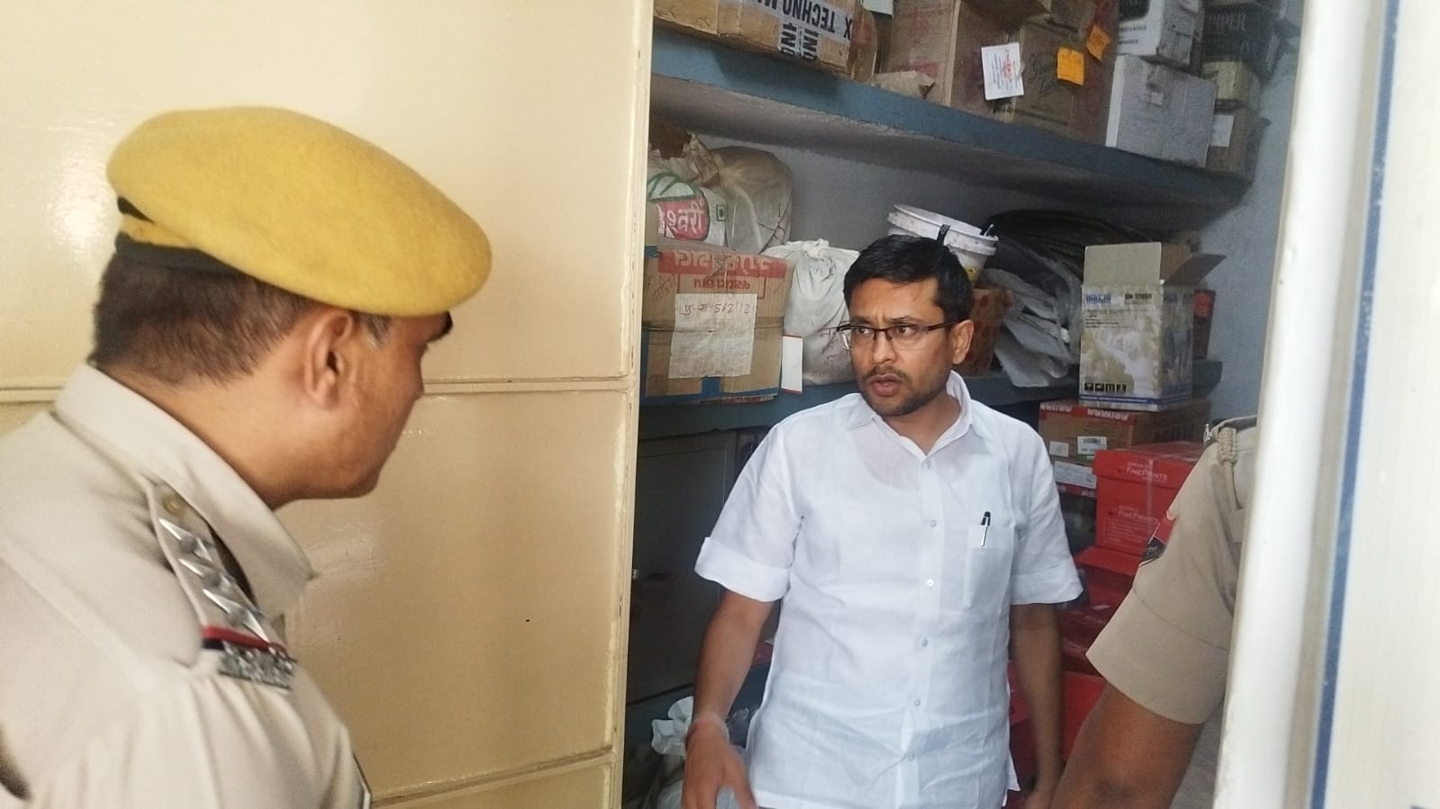 जिला कलेक्टर ने हिरण मगरी थाने का किया वार्षिक निरीक्षण