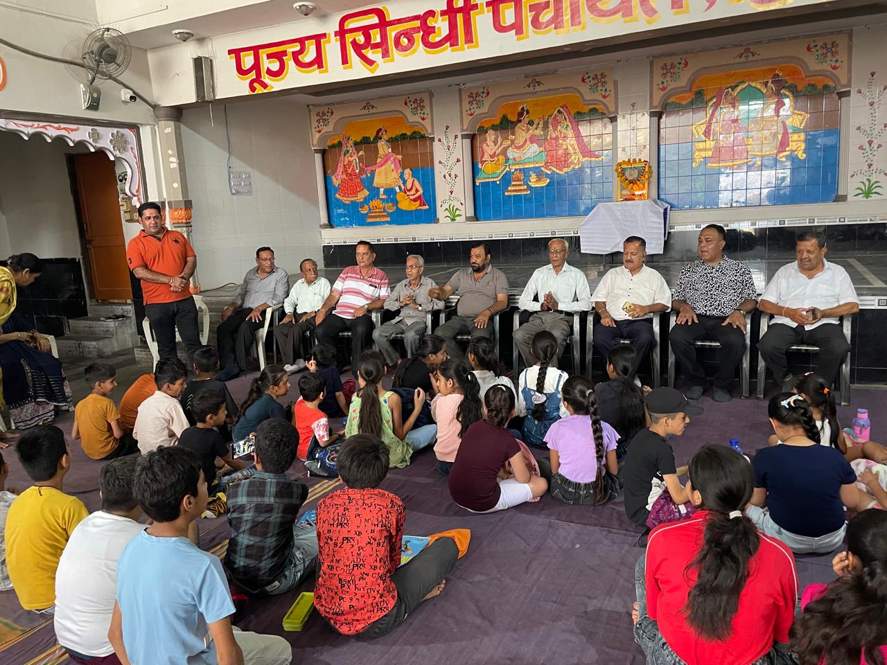 दस सिन्धी बाल संस्कार शिविरों मे 460  बच्चे सिन्धी बोली एवं सिन्ध की संस्कृति का ज्ञान प्राप्त कर रहे ।