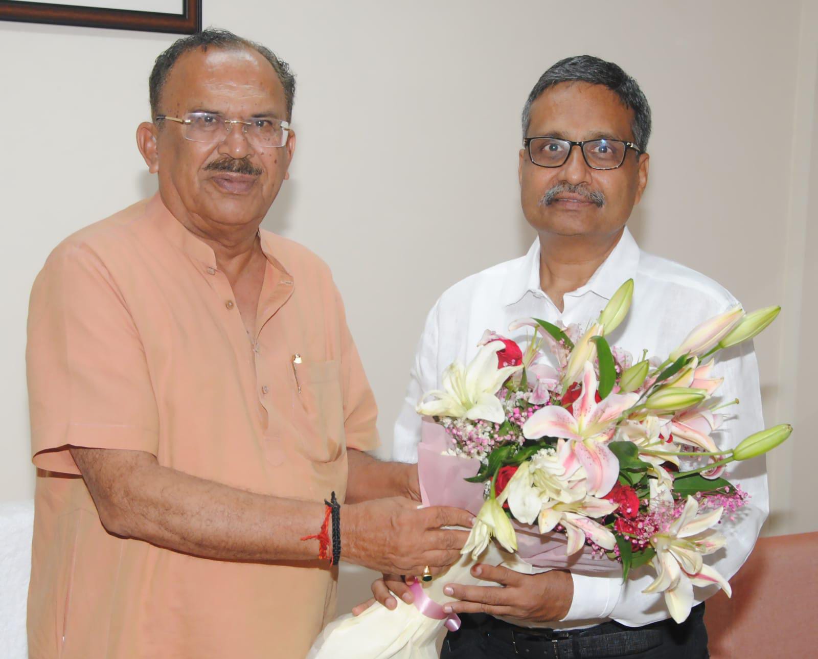 राज्यपाल, विधानसभा अध्यक्ष एवं उपमुख्यमंत्री से कुलगुरु प्रो.अखिल रंजन गर्ग की शिष्टाचार भेंटवार्ता, सभी को विश्वविद्यालय के तृतीय दीक्षांत समारोह का दिया आमंत्रण