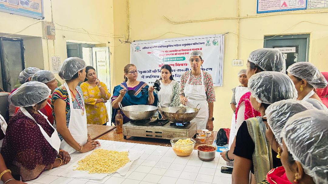 युवतियों के लिए उद्यमिता कौशल विकास हेतु तीन दिवसीय फल-सब्ज़ी प्रसंस्करण प्रशिक्षण का समापन