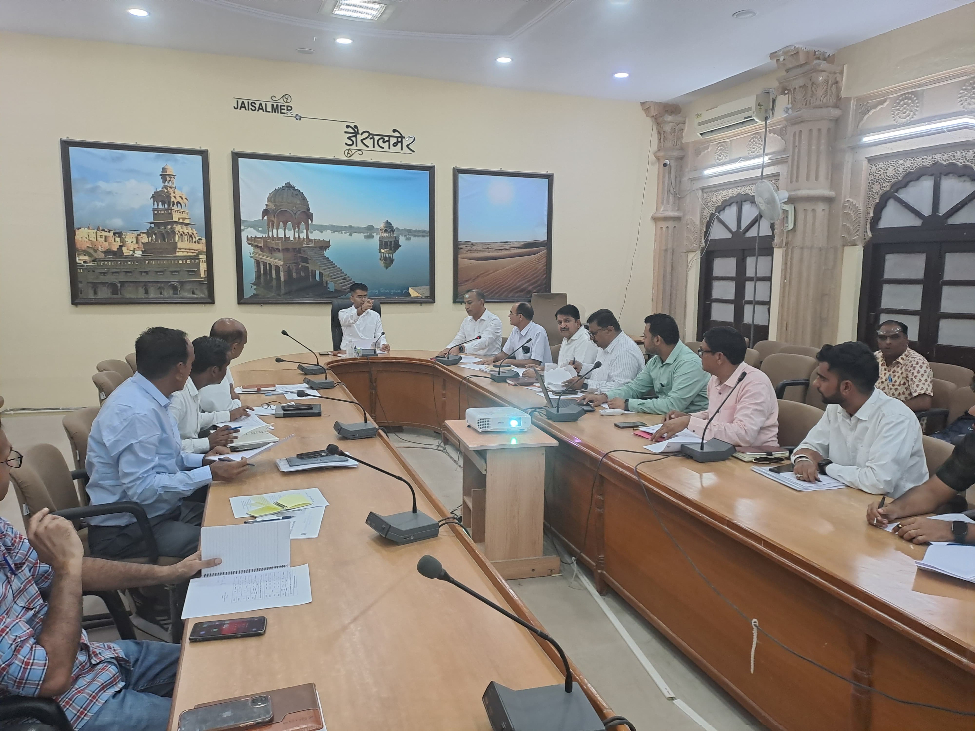 जिला कलक्टर ने ली जल जीवन मिशन एवं अटल  भू जल योजना की प्रगति की समीक्षा बैठक