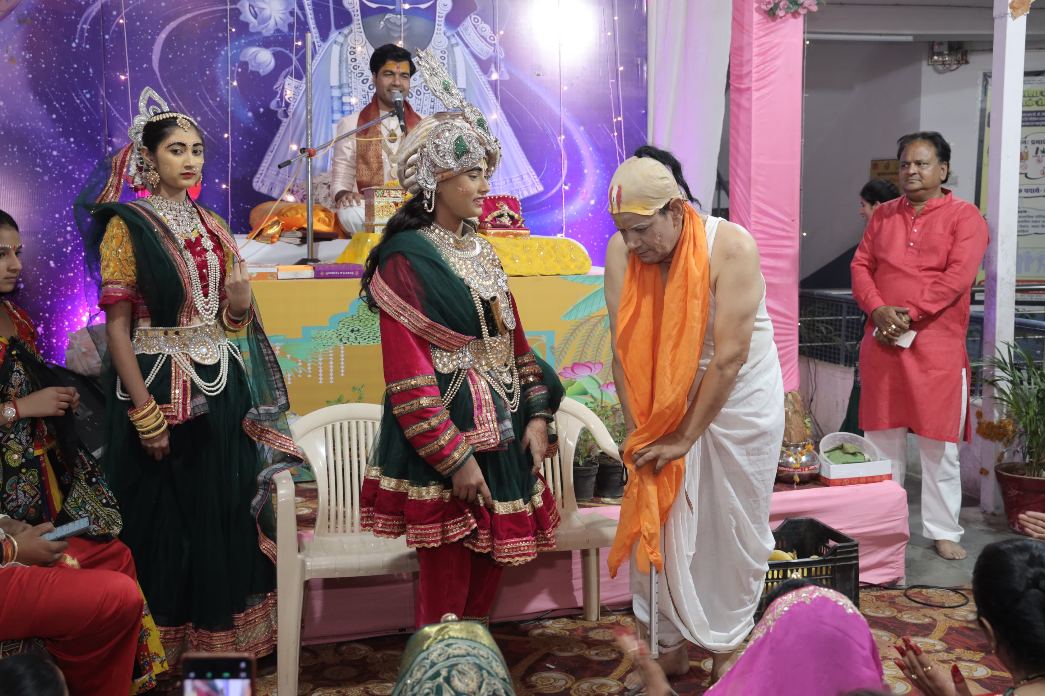 Barefoot Krishna Ran to Embrace Sudama, Moved Devotees to Tears