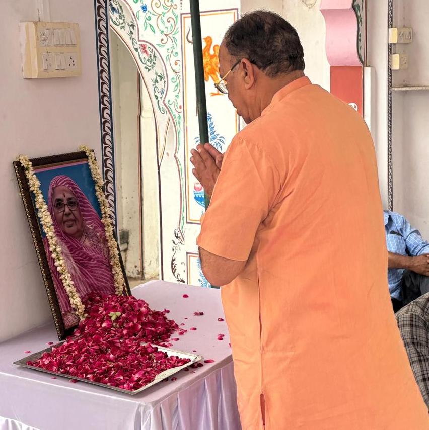 Assembly Speaker Devanani Visits Tahla Village, Offers Condolences to Lakhawat