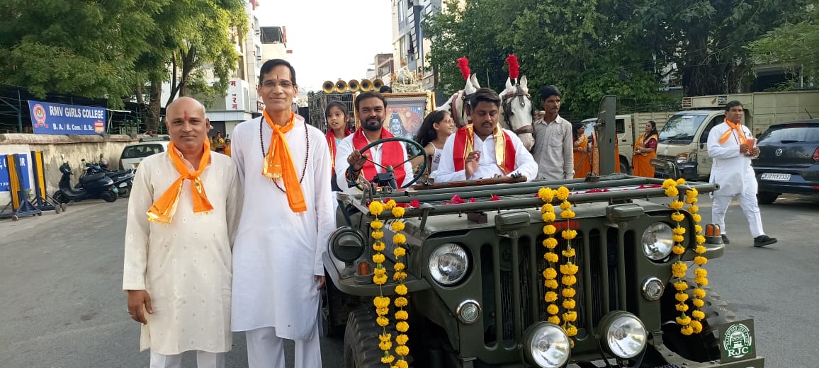 रजत रथ में निकले भगवान महेश, हर्ष से झूमा माहेश्वरी समाज 