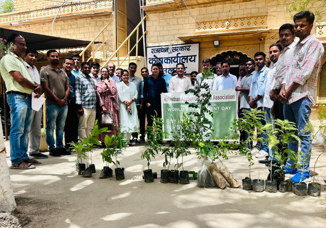 कोषाधिकारी ने पर्यावरण संरक्षण की विधिवत् दिलाई शपथ