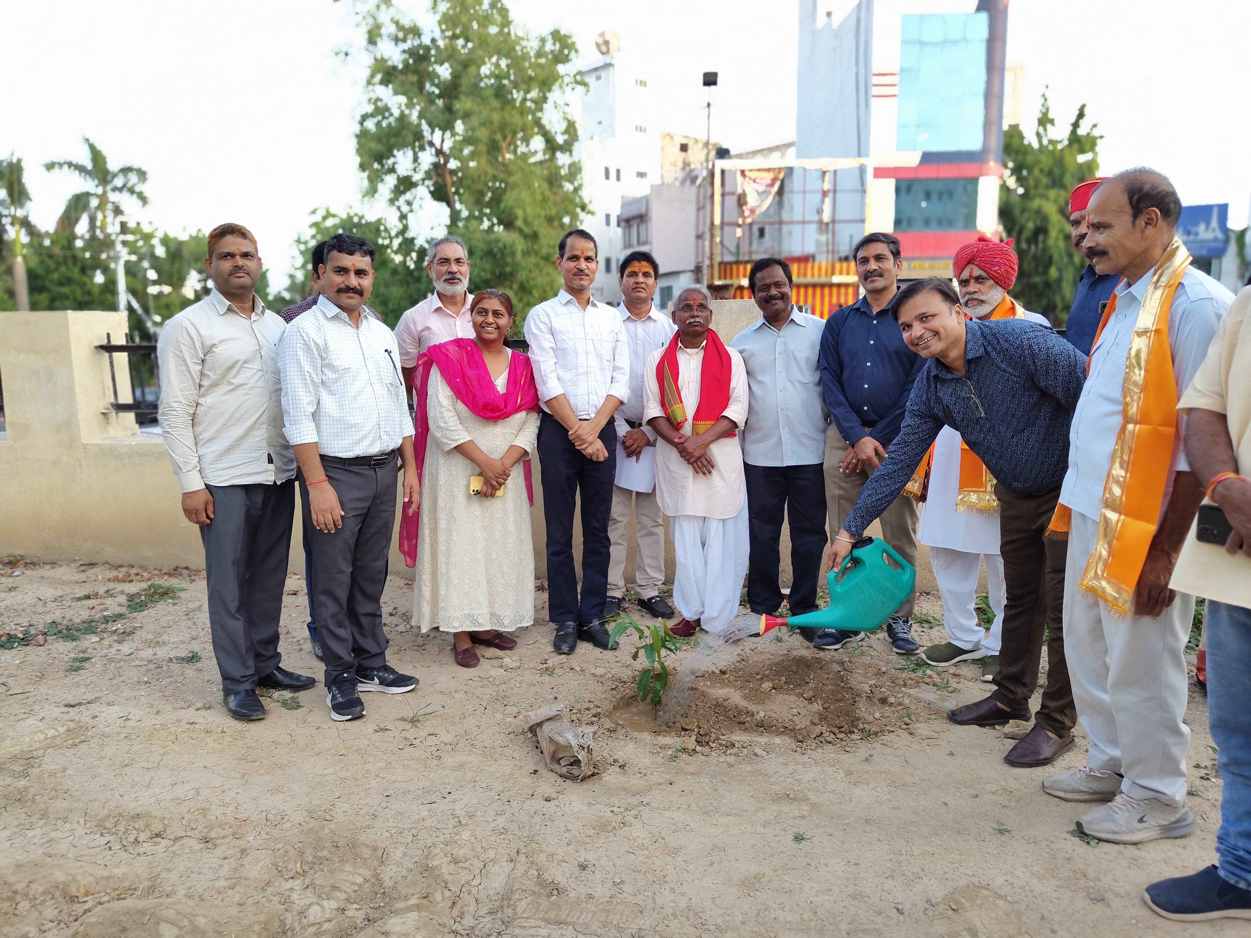 Cabinet Minister Shri Kharadi and Public Representatives Participate in Tree Plantation Drive