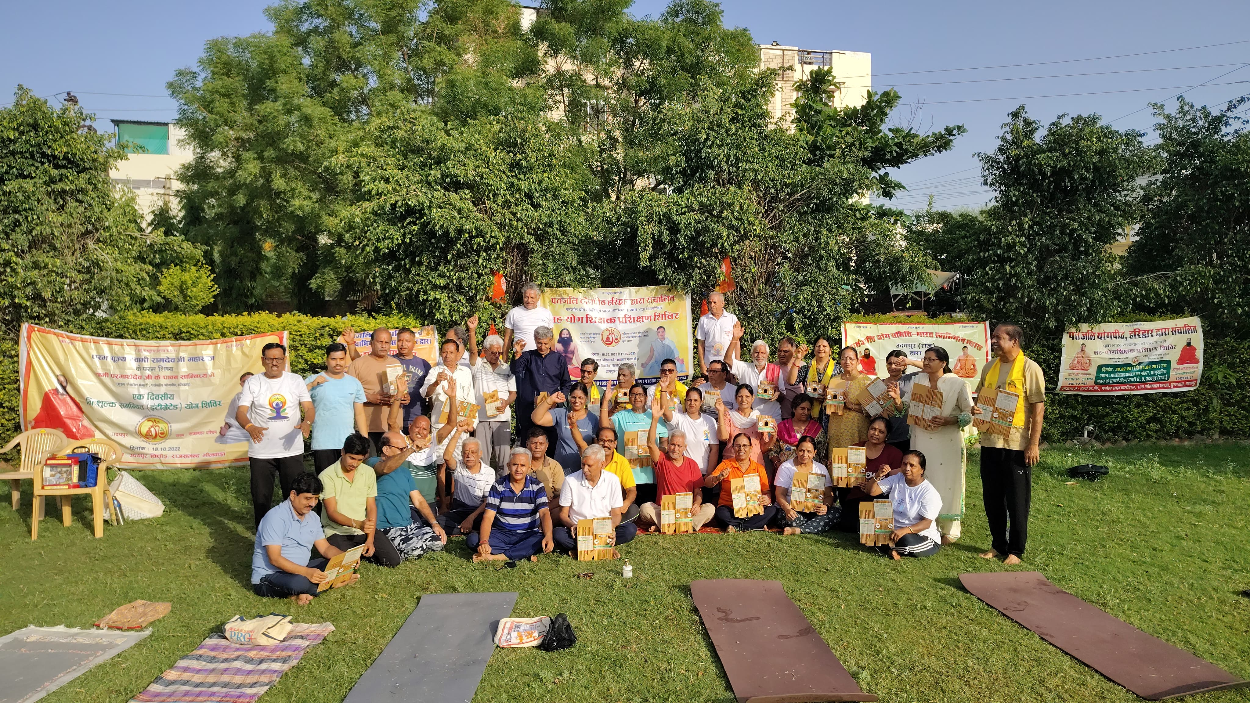 "गंगा दशमी पर हनुमान चालीसा पाठ कर किया योगाभ्यास"