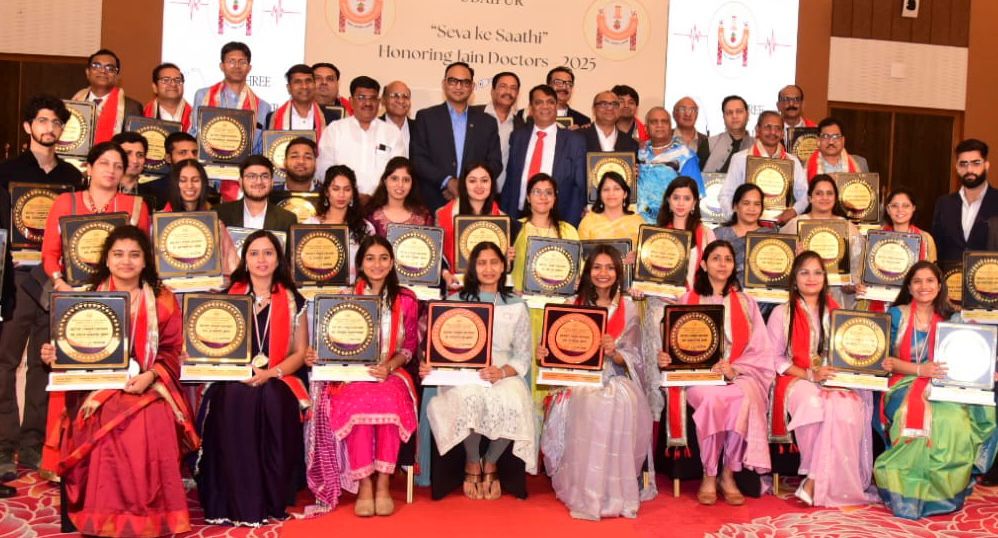 58 Doctors of Shri Digambar Jain Dasha Hoomad Community Felicitated