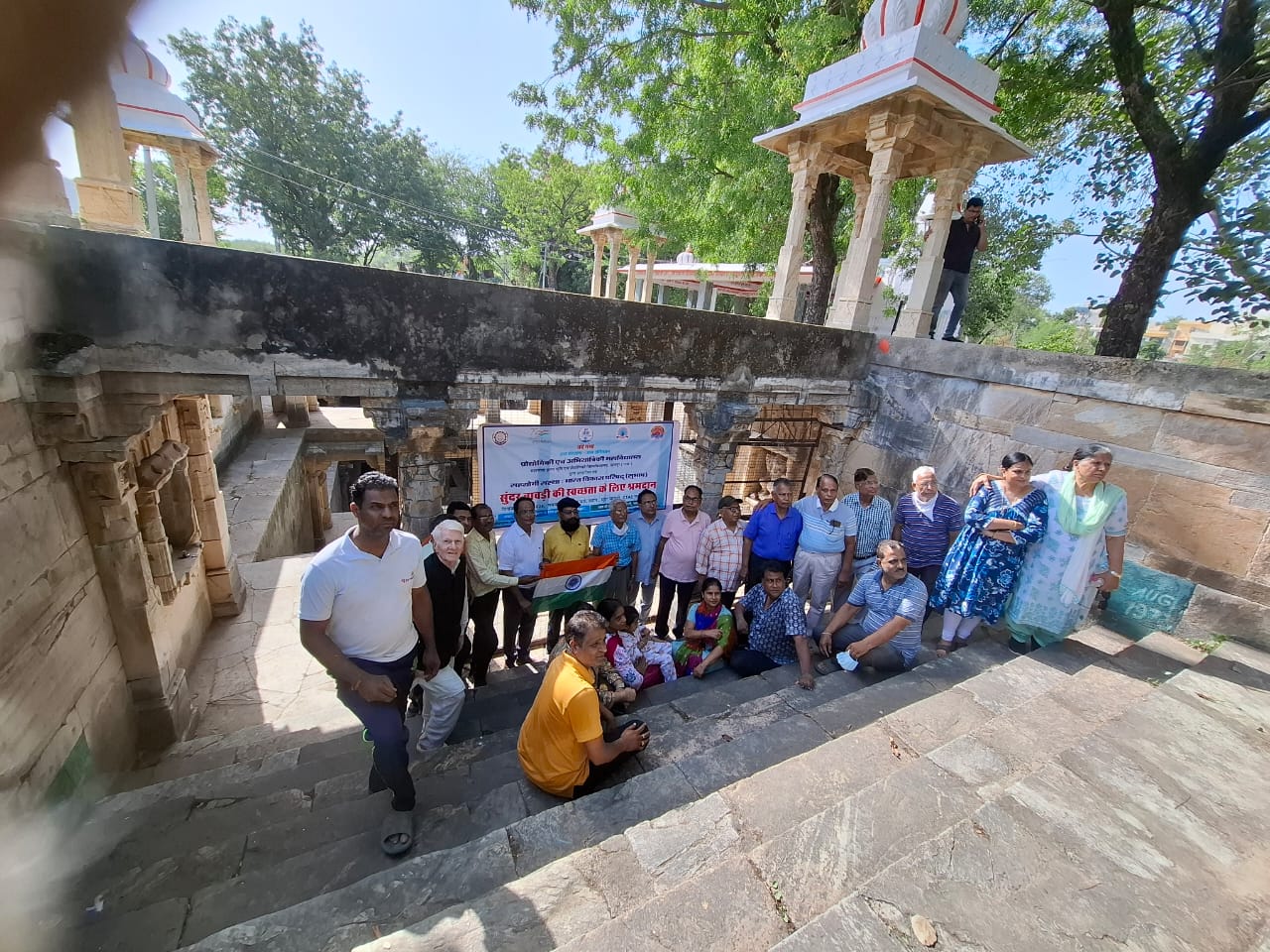सुंदरवास की सुंदर बावड़ी पर श्रमदान