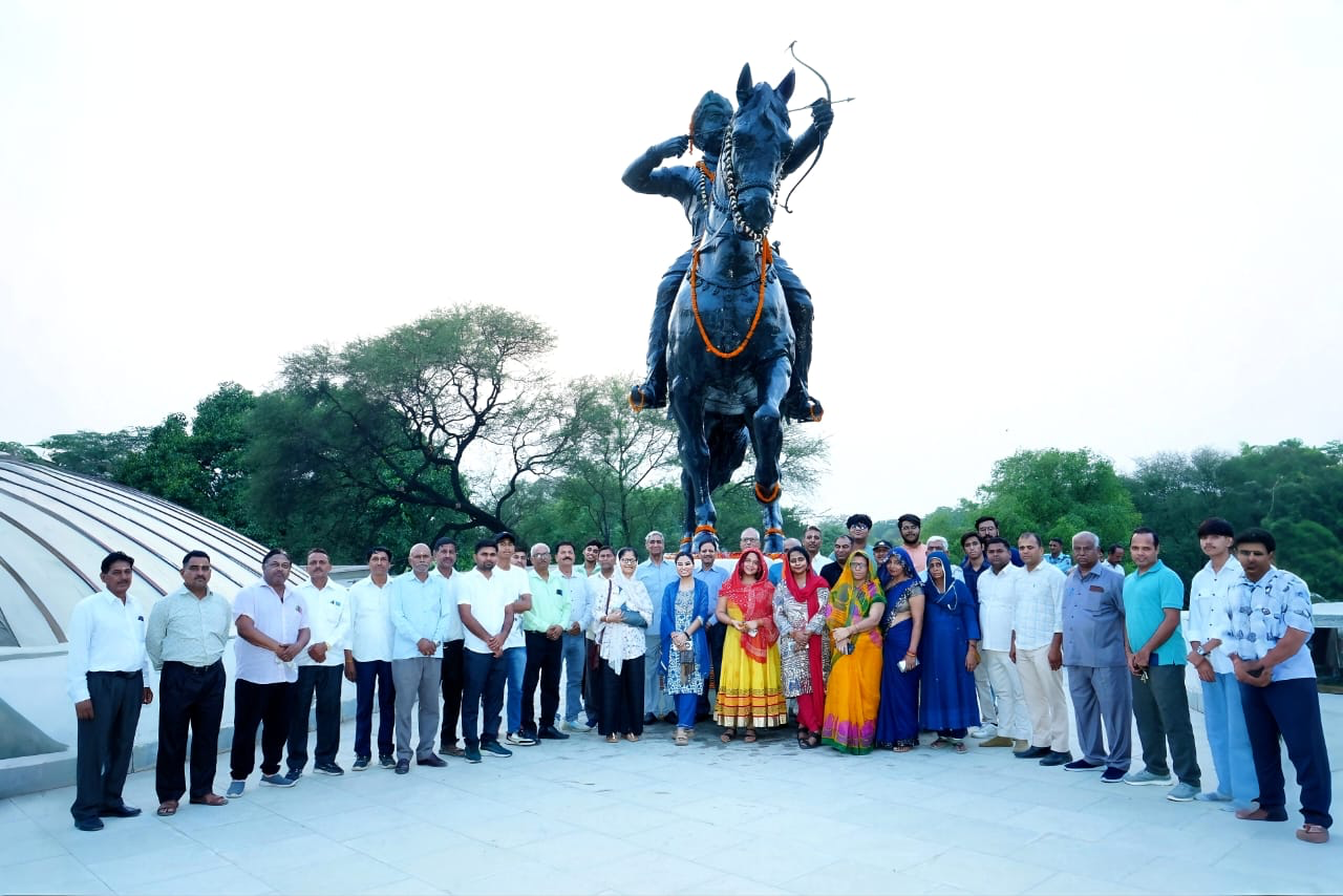 दिल्ली के लाडो सराय स्थित पिथौरागढ़ प्रांगण में सम्राट पृथ्वीराज चौहान का 860वाँ  जन्म दिवस धूमधाम से मनाया गया