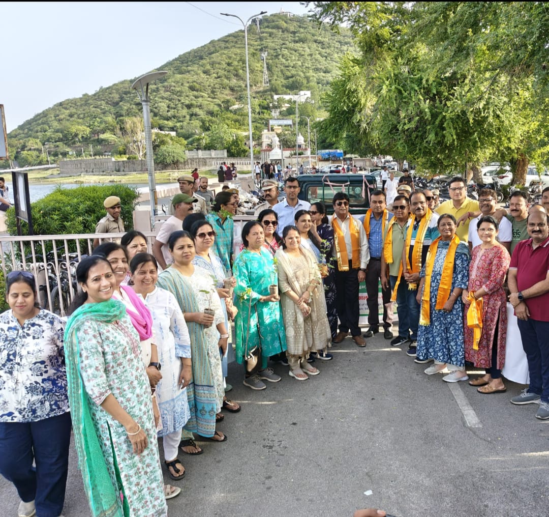 एक तुलसी माँ के नाम” : पर्यावरण संरक्षण की दिशा में प्रेरणादायक पहल