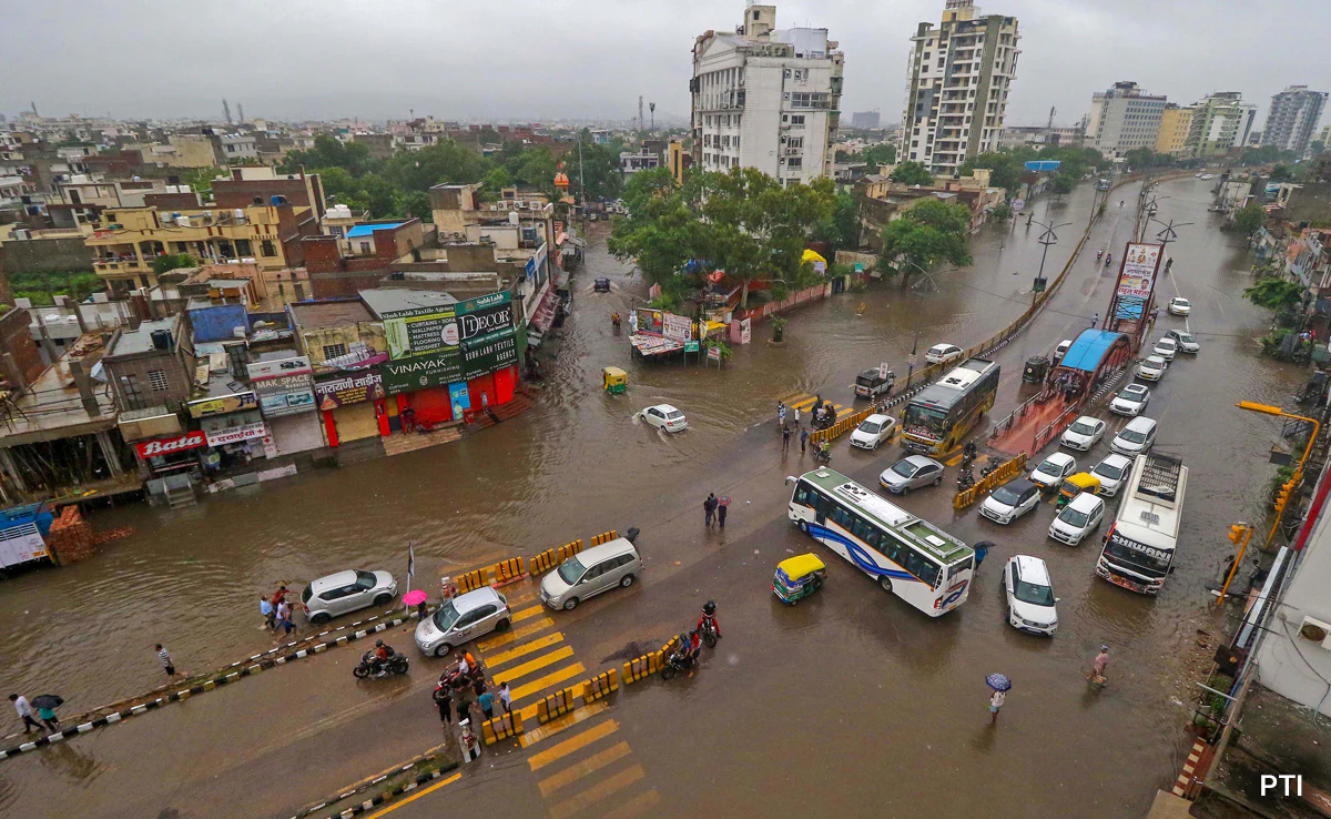 आसमान से लोगों के लिए राहत और खेती के लिए गिरी अमृत बूंदें
