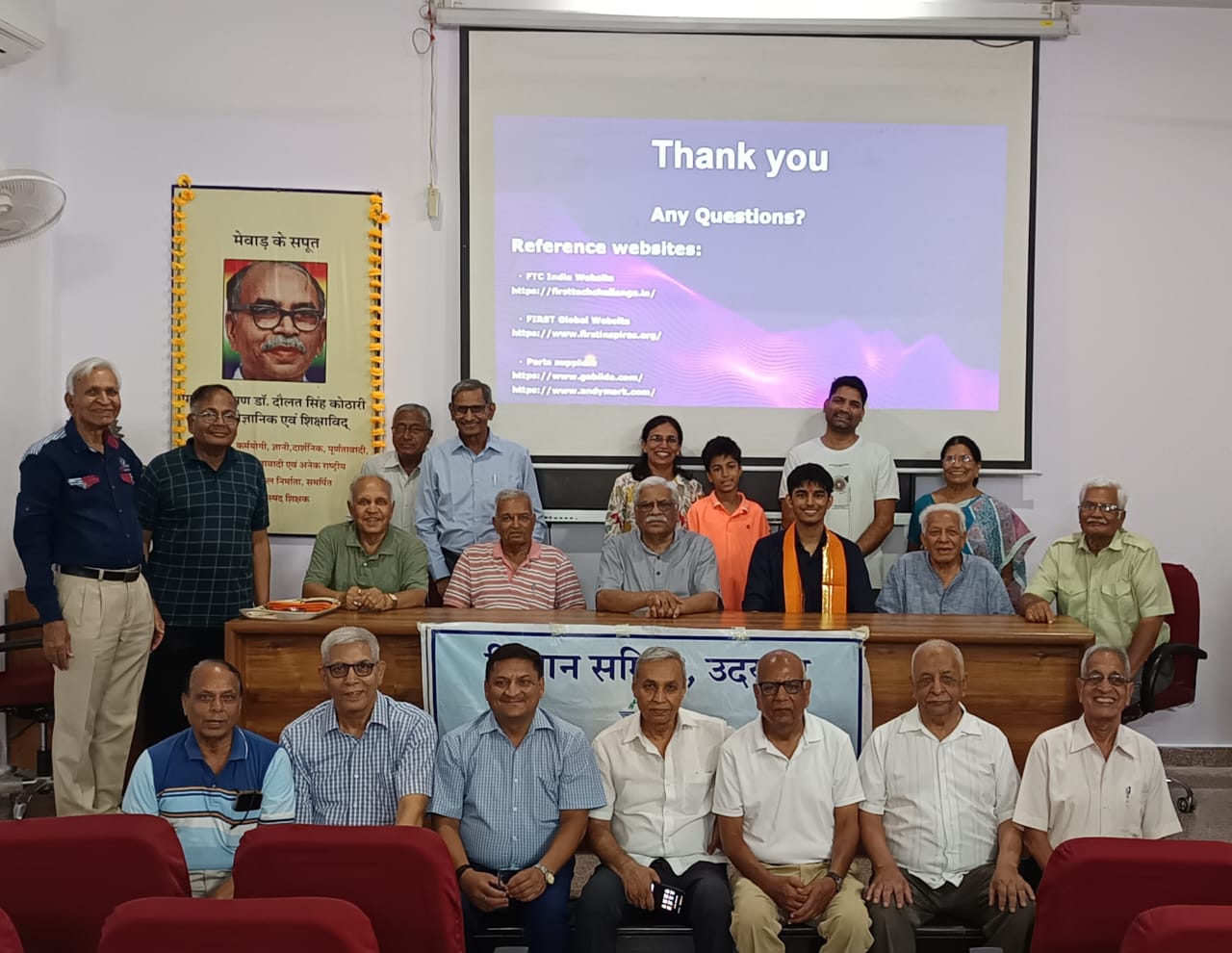 विज्ञान समिति में रोबोटिक्स की मौलिक अवधारणा और उसके अनुप्रयोग में अमेरिकी व भारतीय स्कूलों की तुलनात्मक स्तिथि पर वार्ता आयोजि
