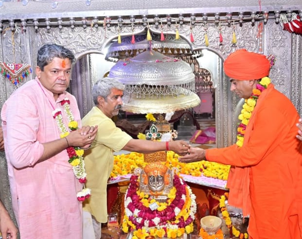 खाद्य एवं नागरिक आपूर्ति व उपभोक्ता मंत्री ने किए  लोक देवता बाबा रामदेव की समाधि के दर्शन