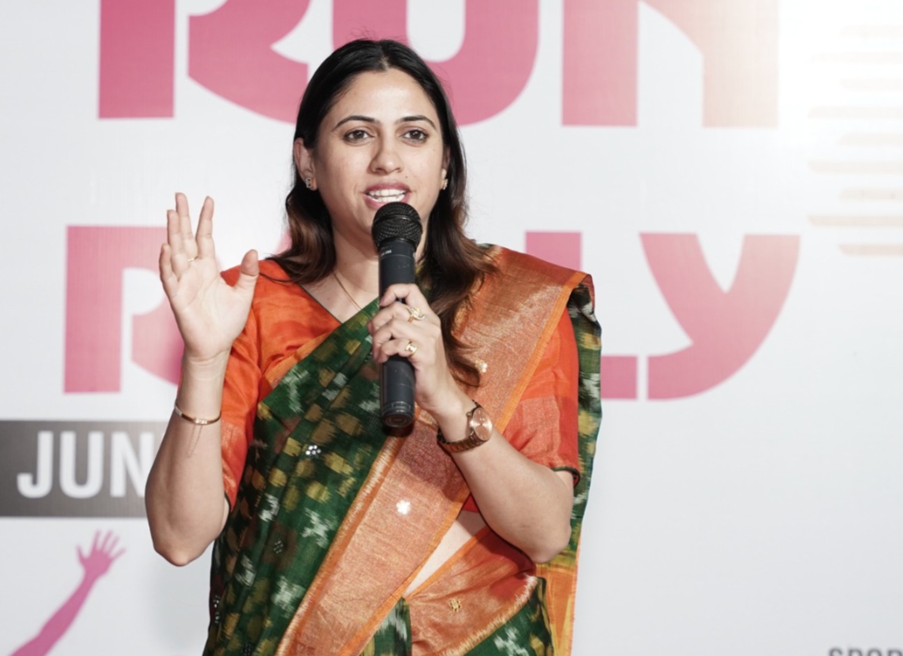 सेफ वुमन कायर्क्रम में गीतांजली हॉस्पिटल से डॉ. अर्चना ने महिलाओं को स्वस्थ जीवनशैली अपनाने का संदेश दिया