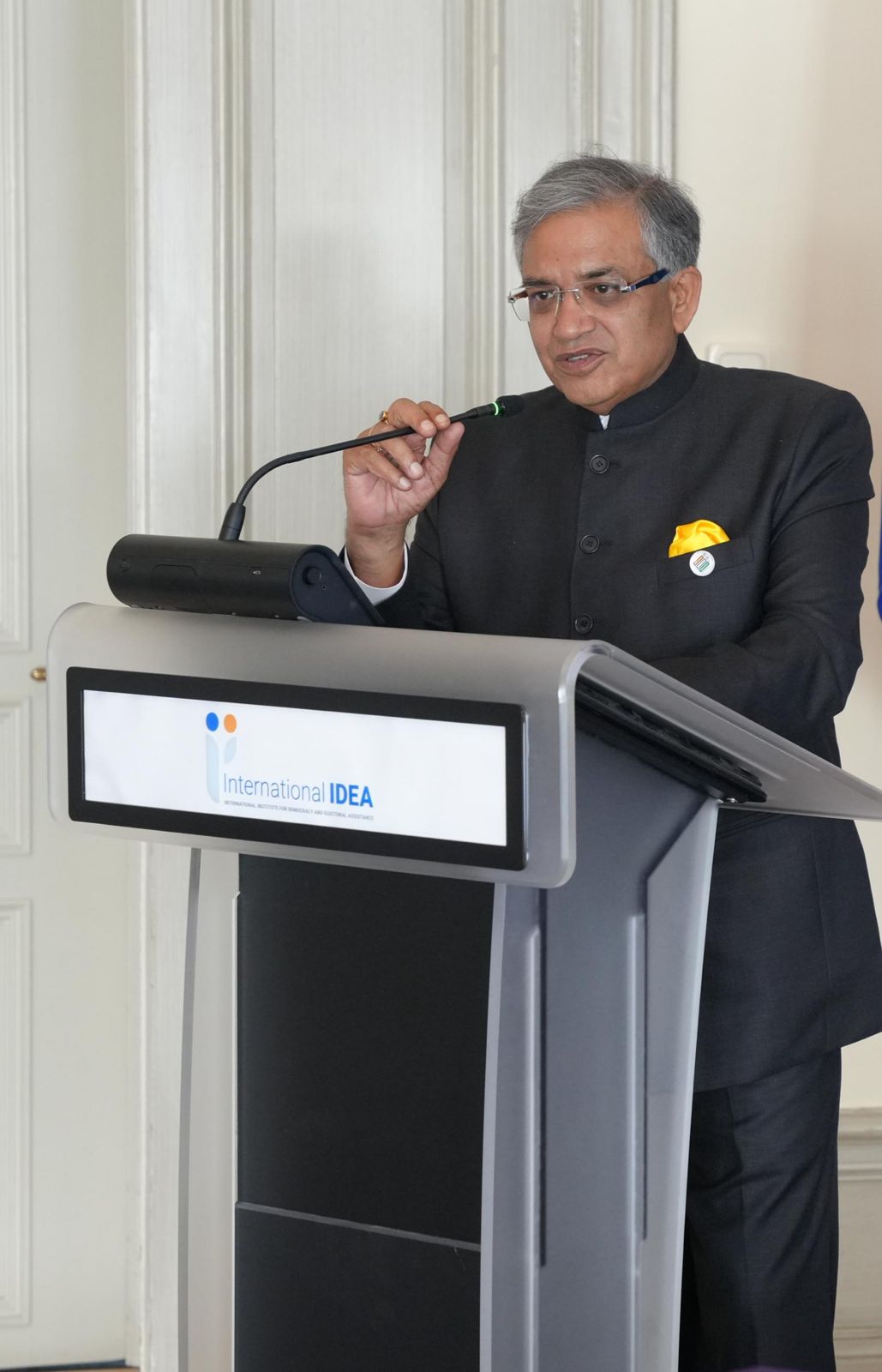 निर्वाचन आयोग ने फोटो पहचान पत्र वितरण की प्रक्रिया को तेज किया मतदाताओं को 15 दिनों के भीतर मिलेगा मतदाता फोटो पहचान पत्र