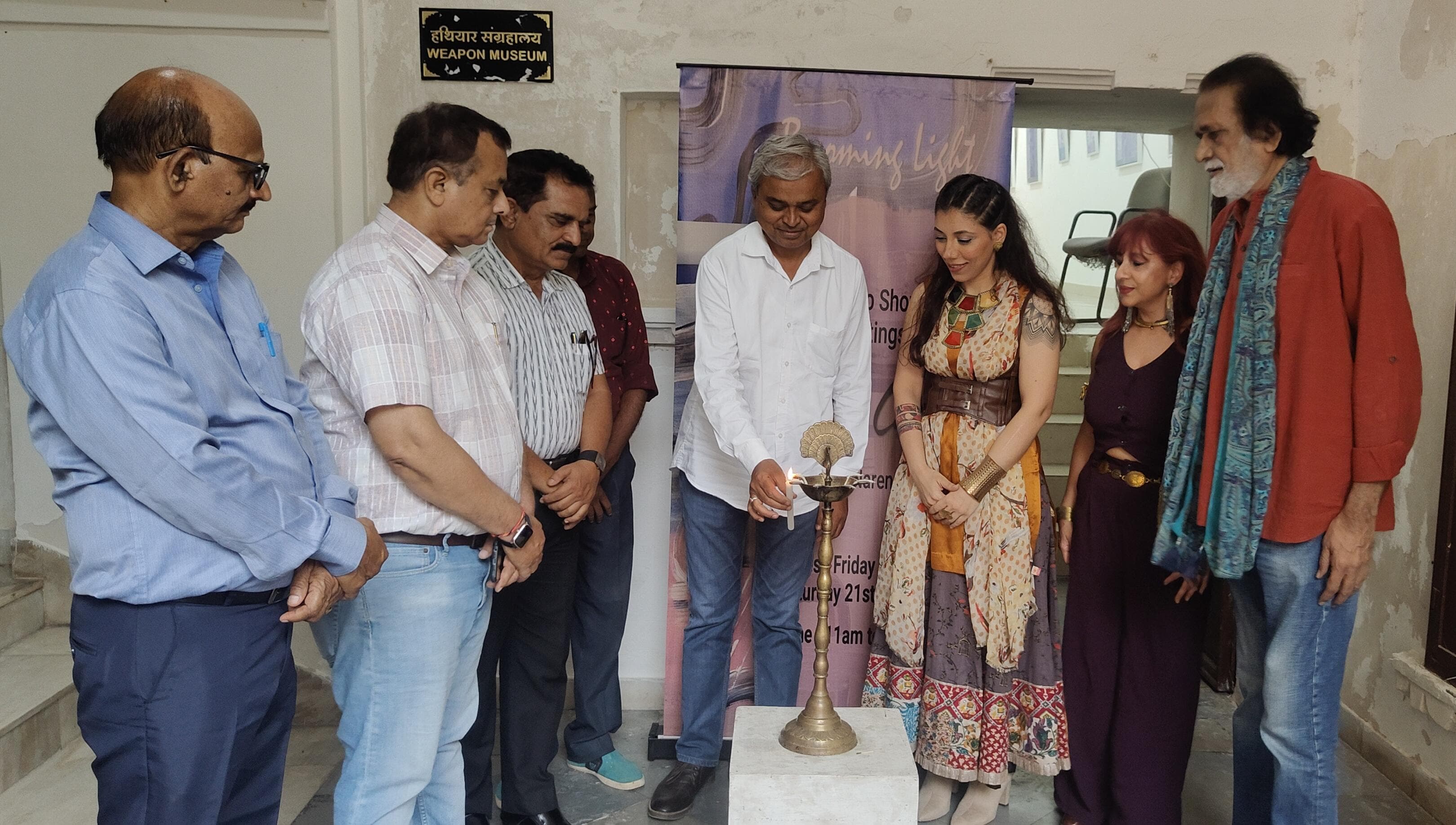 बीकमिंग लाईट प्रदर्शनी का शुभारंभ