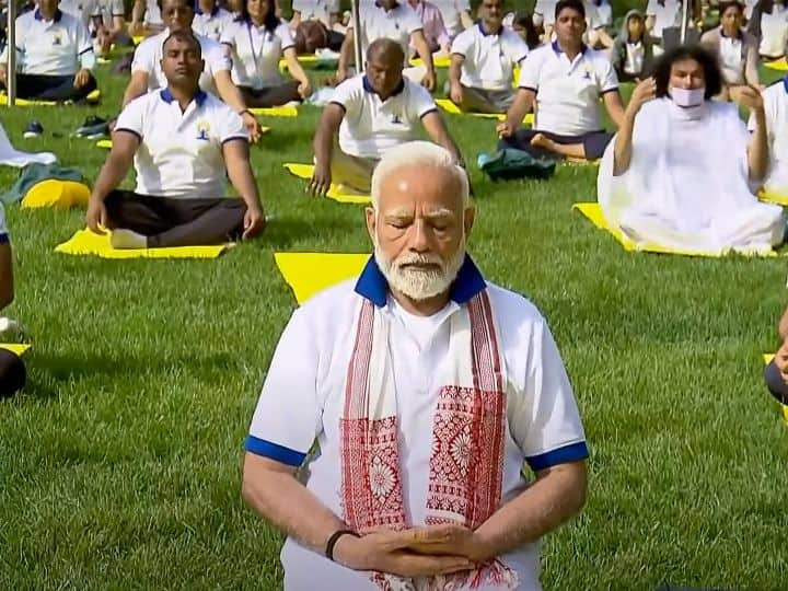 त्वरित टिप्पणी  : विश्व पटल पर भारतीय योग को लोकप्रिय बनाने में प्रधानमंत्री नरेन्द्र मोदी का अभूतपूर्व योगदान
