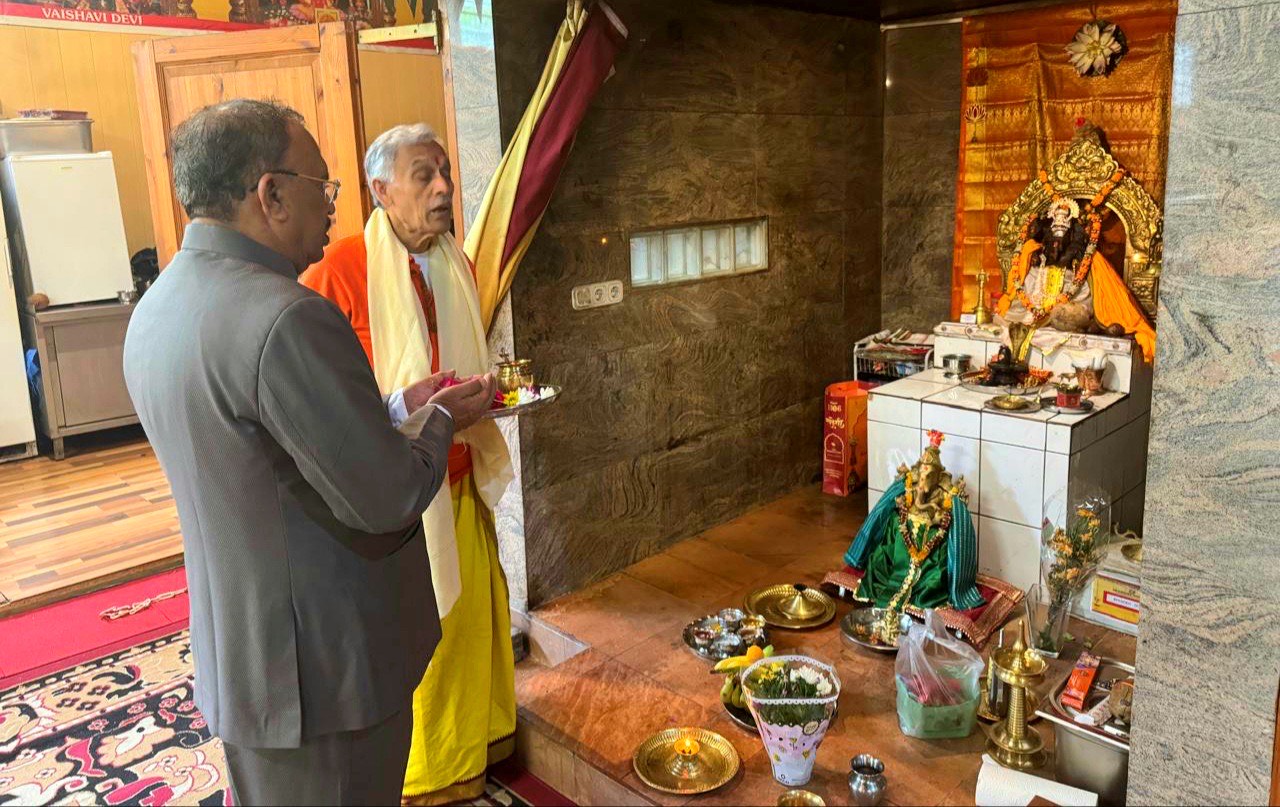 Speaker Vasudev Devnani Visits Ganesh Temple in Berlin