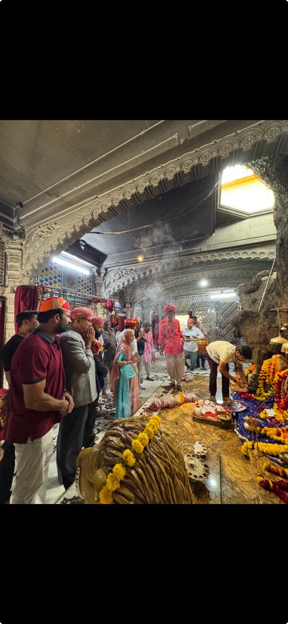 Rajmata Nirupama Kunwar Visits Debari Ghata Wala Mataji