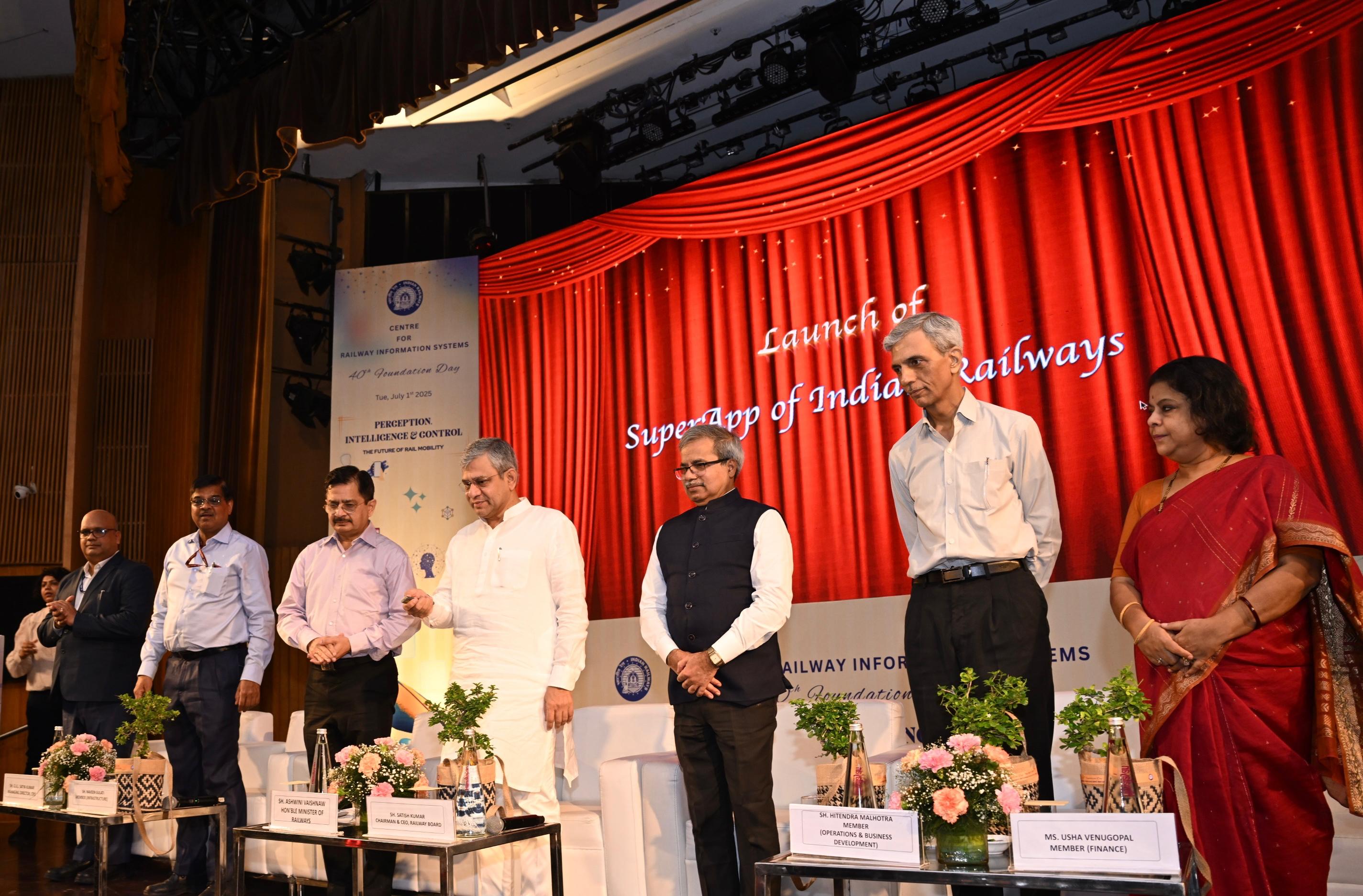 ’रेलवन ऐप का शुभारंभ रेलवे मंत्री द्वारा सीआरआईएस के 40वें स्थापना दिवस समारोह में किया गया