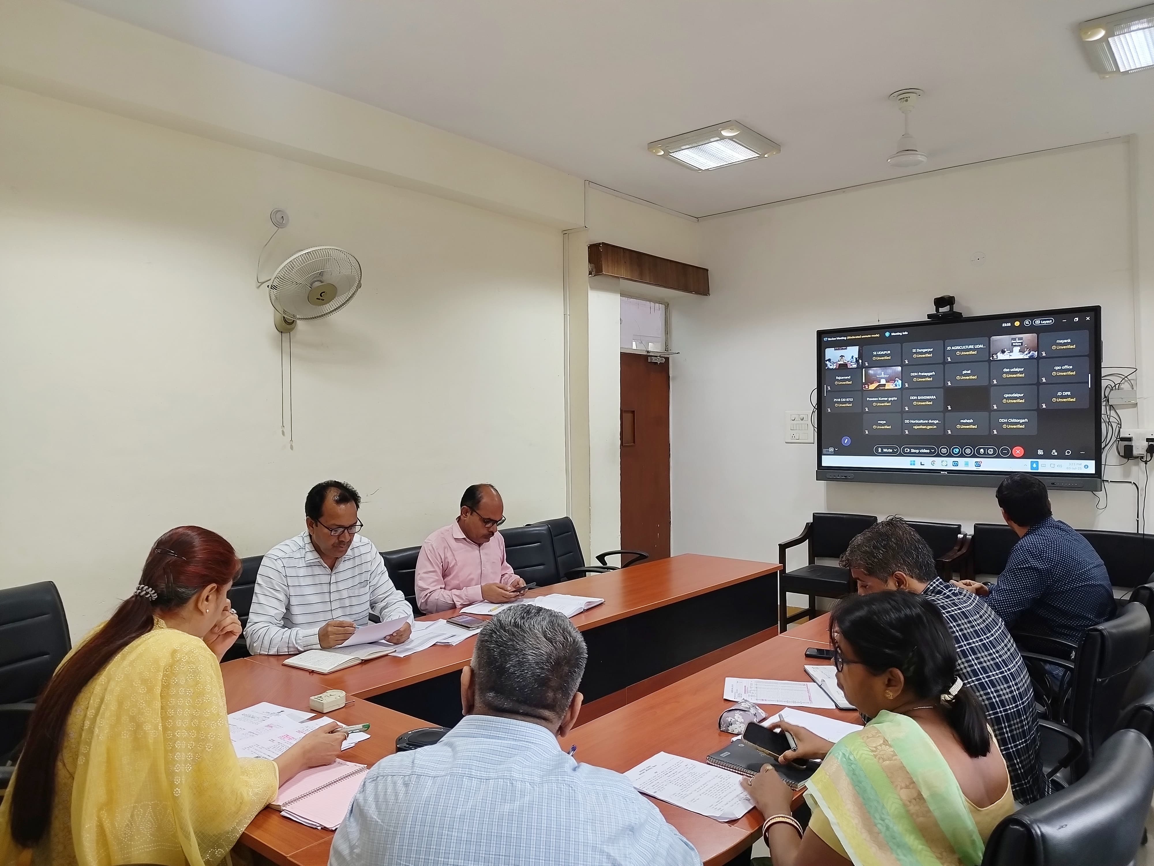 संभागीय आयुक्त ने ली फ्लैगशिप योजनाओं की समीक्षात्मक बैठक
