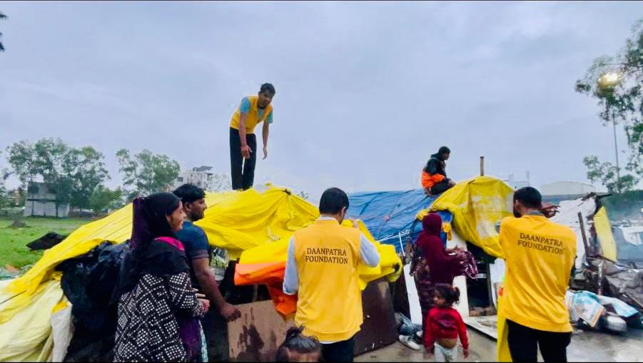 Hope in the Rain: Indore’s 'Daanpatra' Organization Becomes a Lifeline for the Needy
