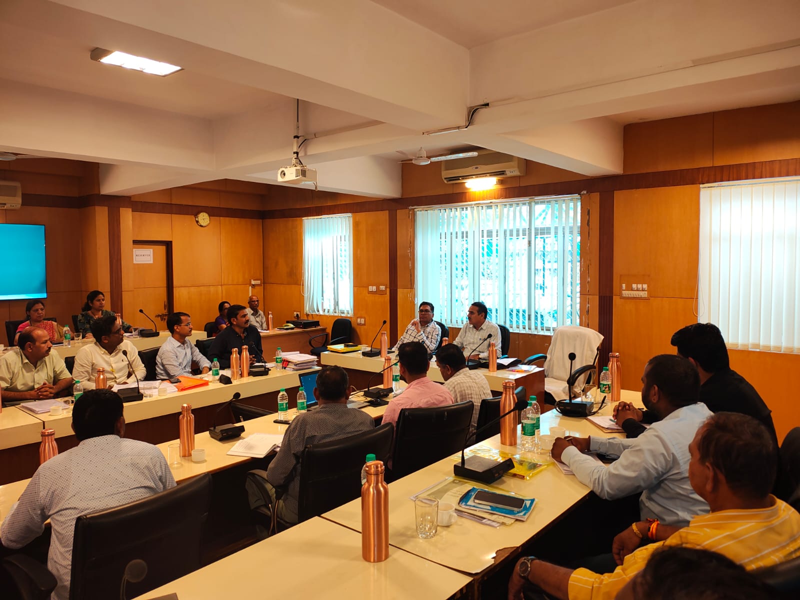 जनजाति वर्ग तक योजनाओं का लाभ पहुंचाने के लिए अधिकारी पूरी प्रतिबद्धता के साथ करें कार्य - एसीएस श्री मीणा