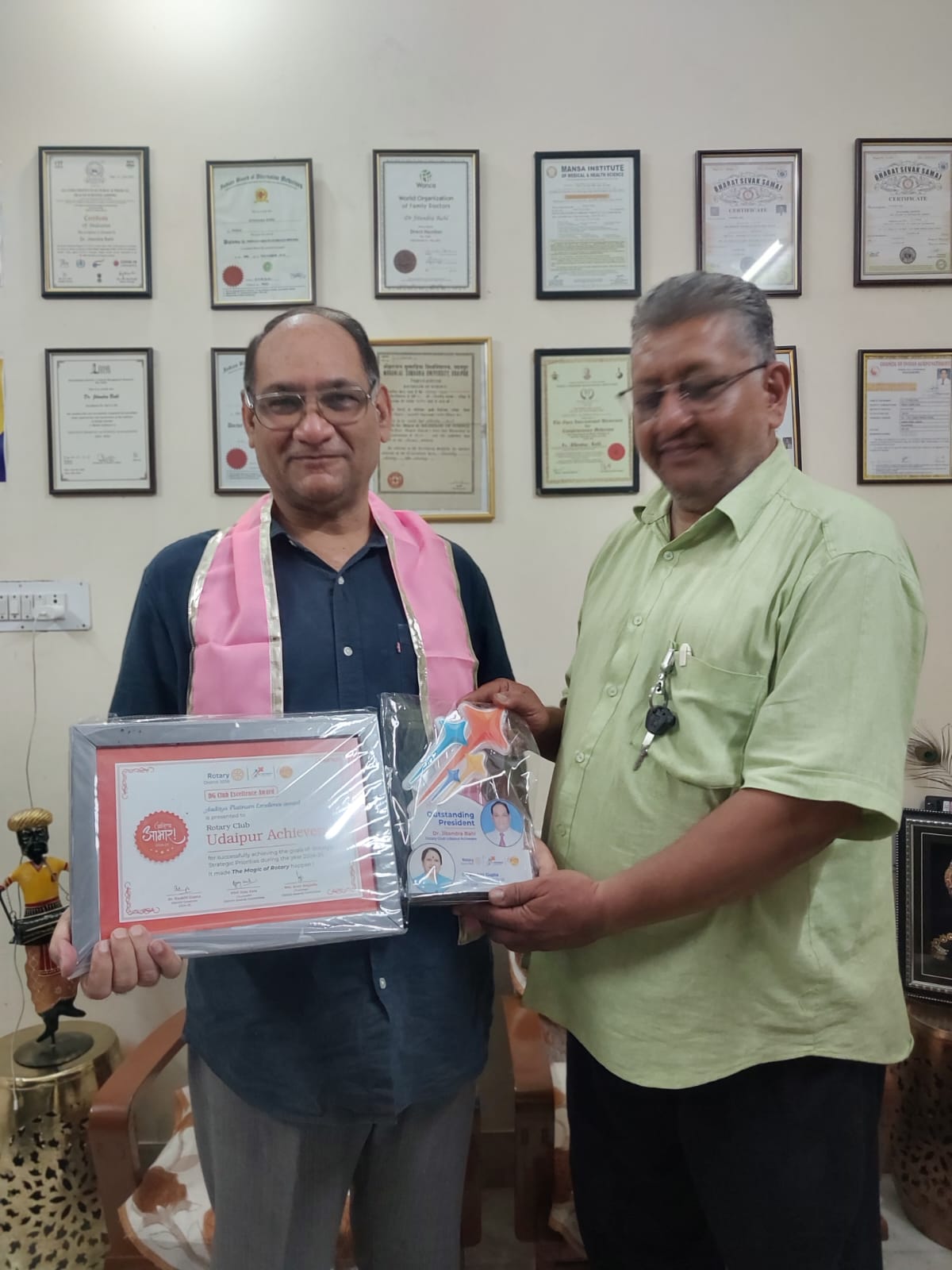 डॉ. जितेन्द्र बहल व हिमांशु कौशल को मिले आउटस्टेन्डिंग अवार्ड