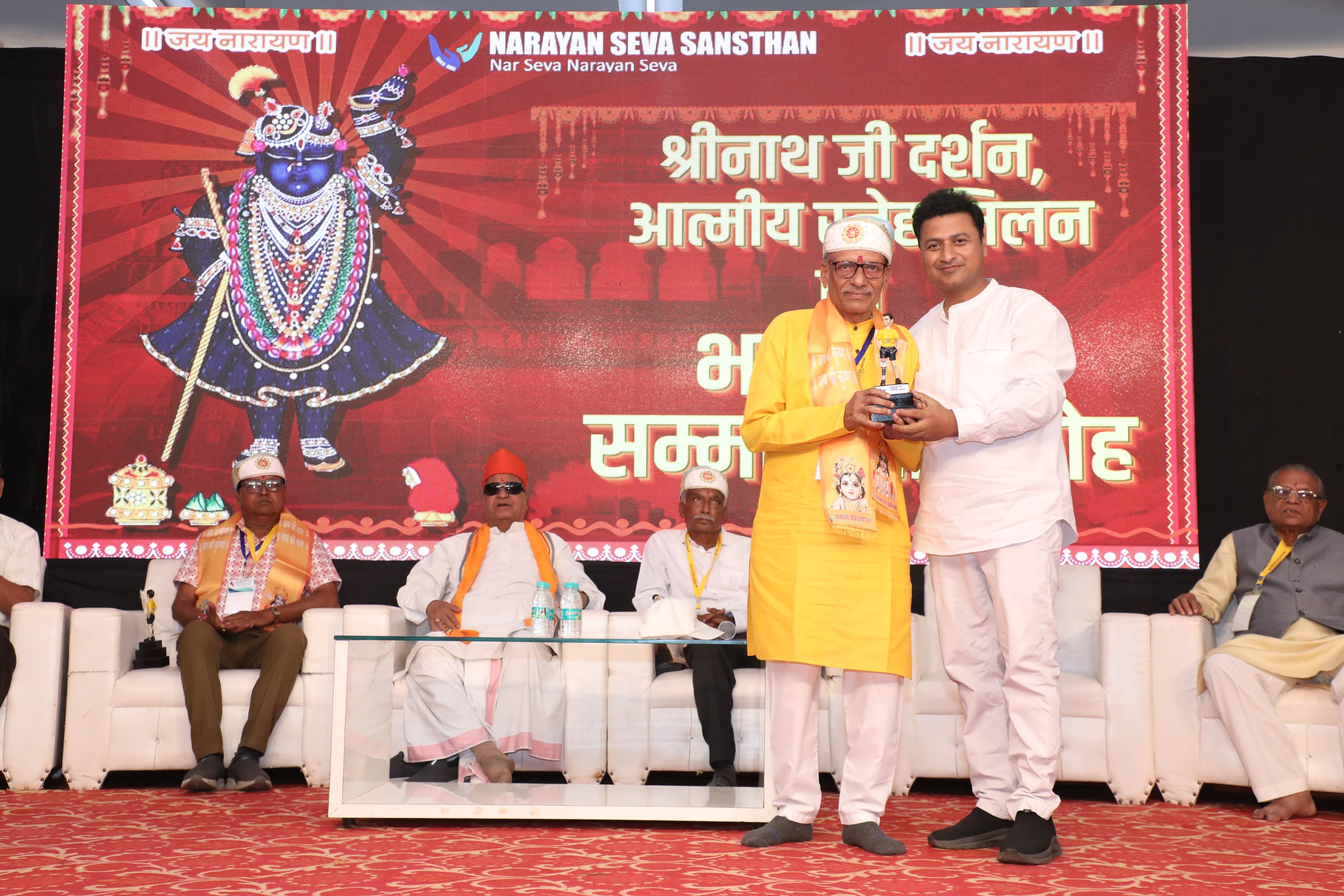 एक दिव्यांग के खड़े होने का मतलब परिवार का खड़ा होना 