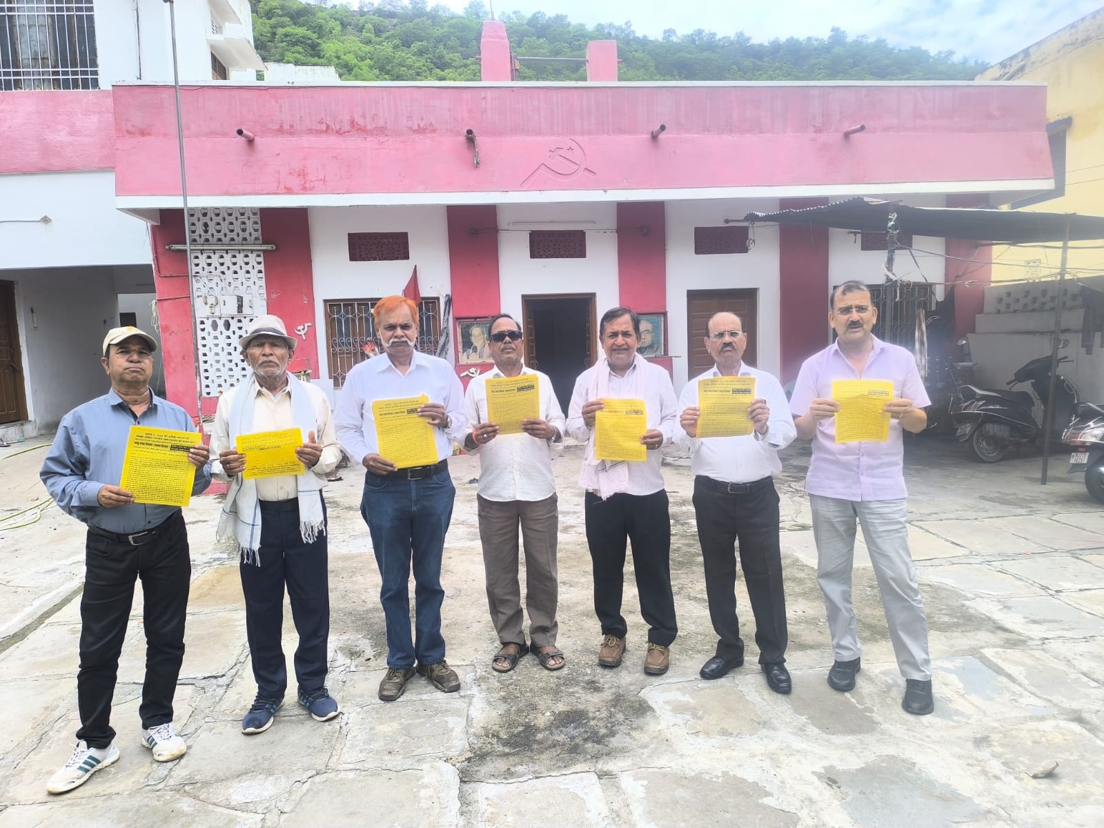 Farmers and Tribal Organizations Extend Support to Trade Union Strike
