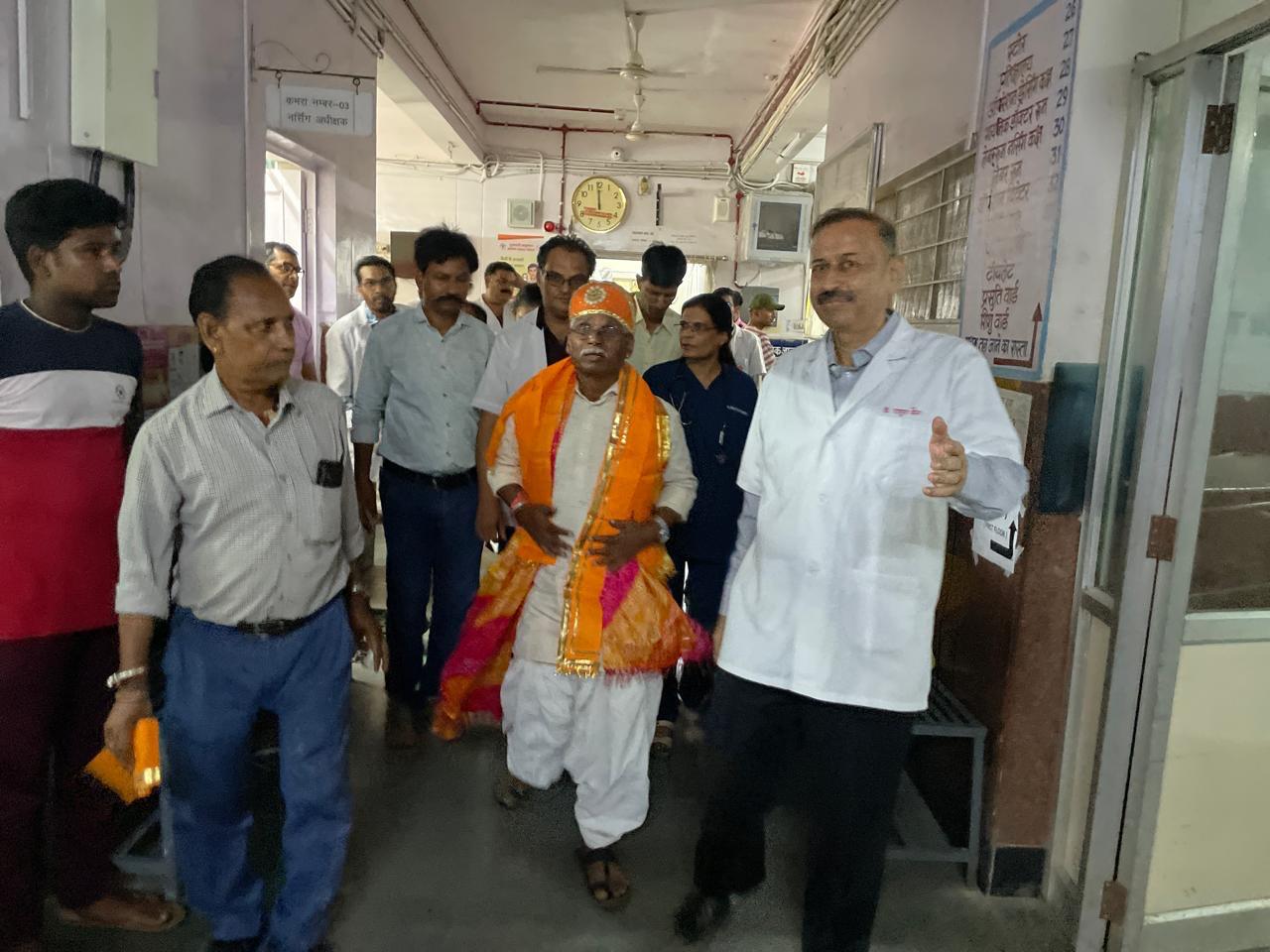 टीएडी मंत्री श्री बाबूलाल खराड़ी ने किया राजकीय जिला चिकित्सालय का निरीक्षण