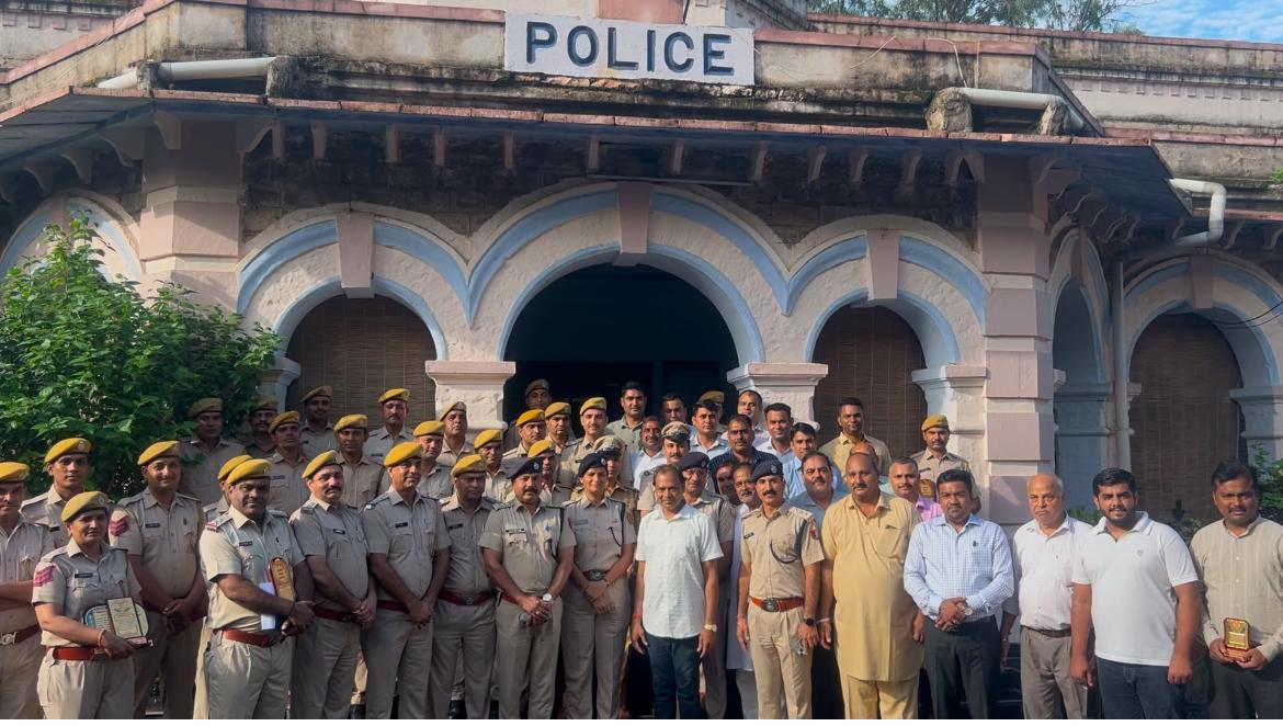 व्यापार महासंघ ने   एडिशनल एसपी दिलीप सैनी, पुलिस उपाधीक्षक लोकेन्द्र पालीवाल,