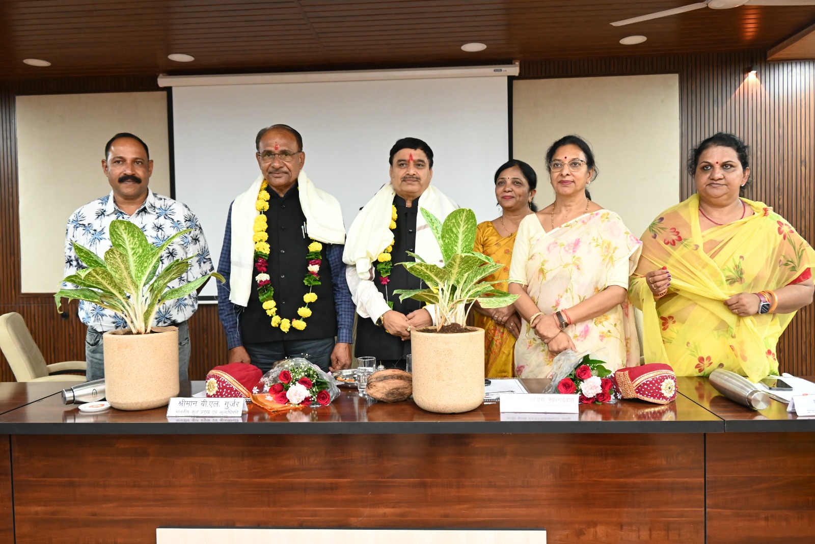गुरुब्र्रह्मा गुरुर्विष्णु गुरुर्देवो महेश्वरः।
