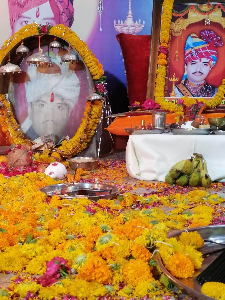 ओम बन्ना मंदिर पर गुरु पूजन कार्यक्रम