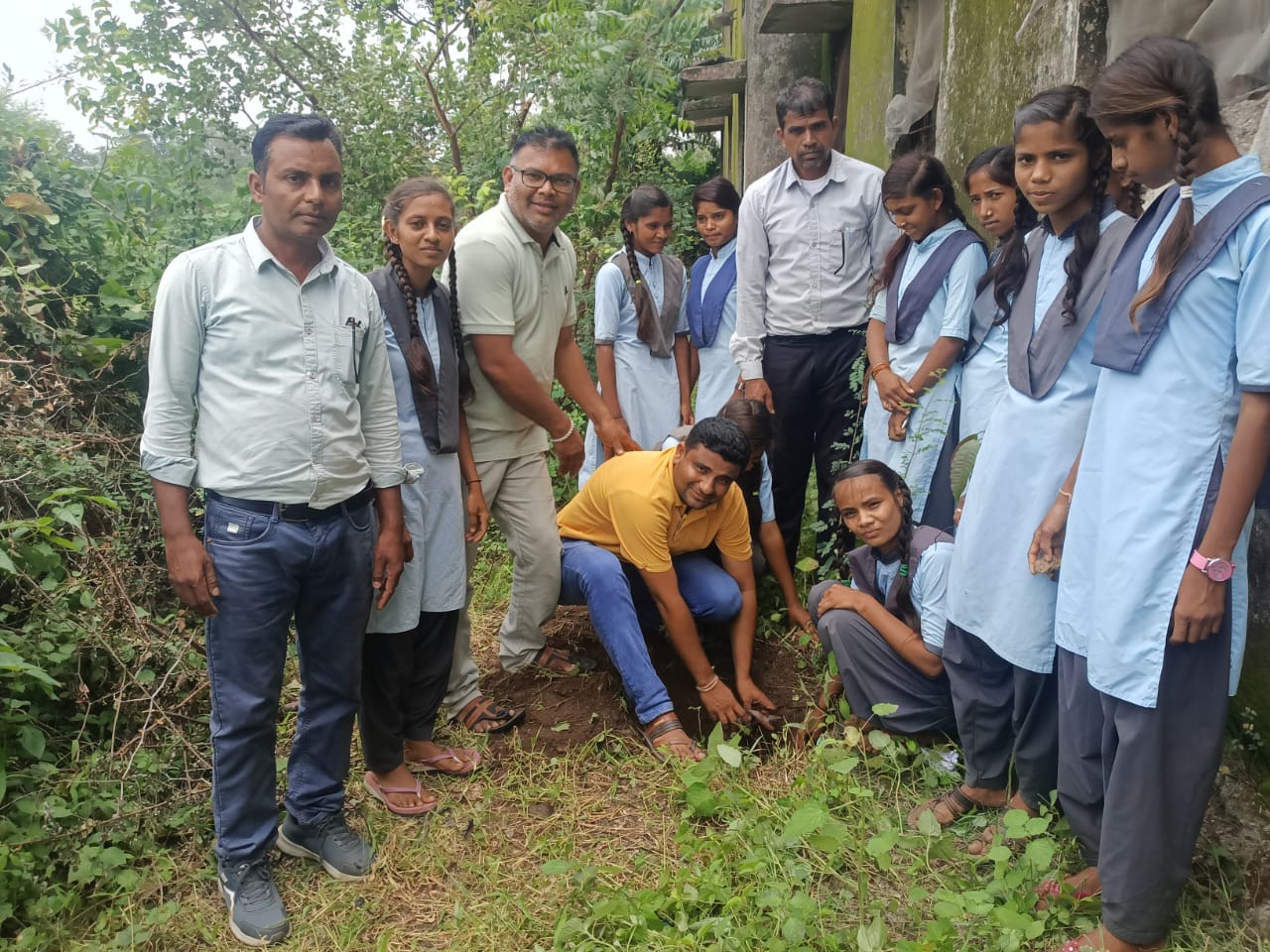 राजकीय उच्च माध्यमिक विद्यालय अमरथून में वृक्षारोपण शुरू