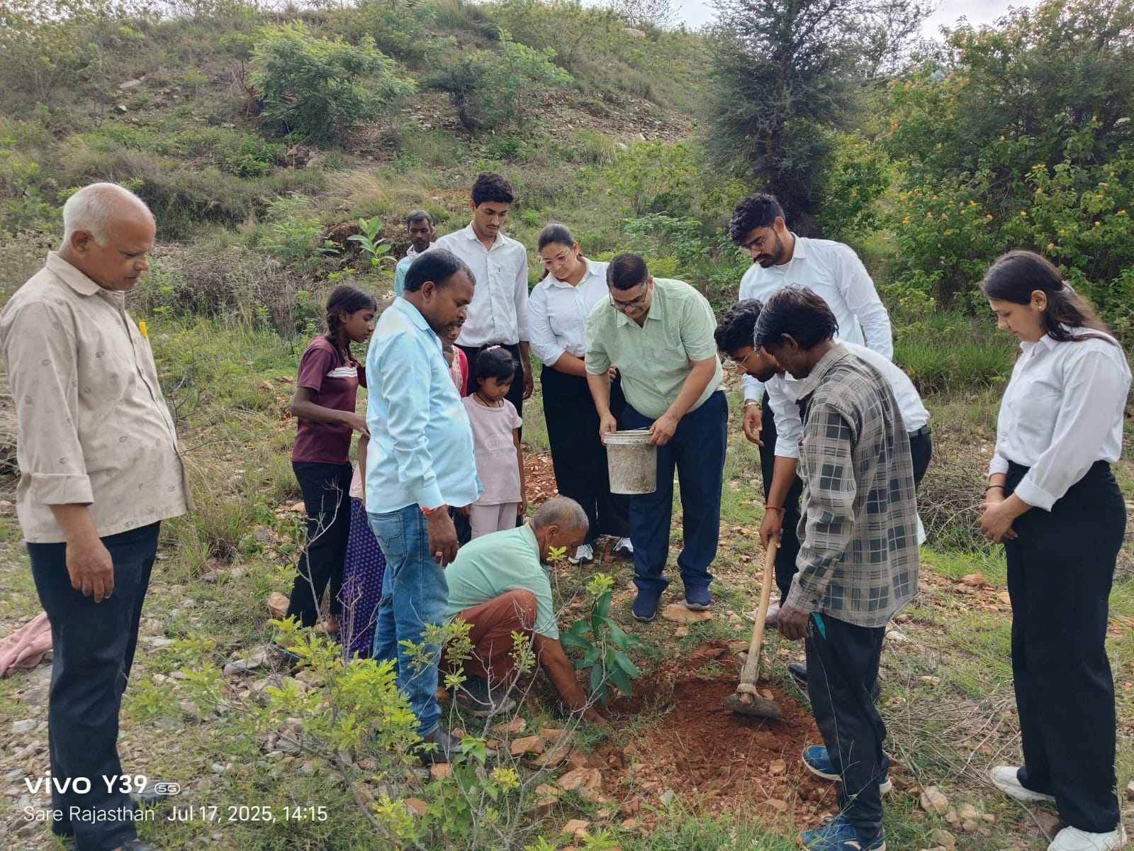 रालसा वन व बालिका वर्ष 2025 सृजन की सुरक्षा योजना के तहत चीरवा में 111 पौधों का रोपण