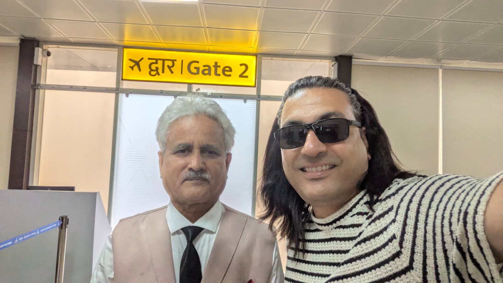 जोधपुर एयरपोर्ट पर प्रो. अमेरिका सिंह और अंकुर सैनी की भेंट, पुराने दिनों की यादें हुईं ताज़ा