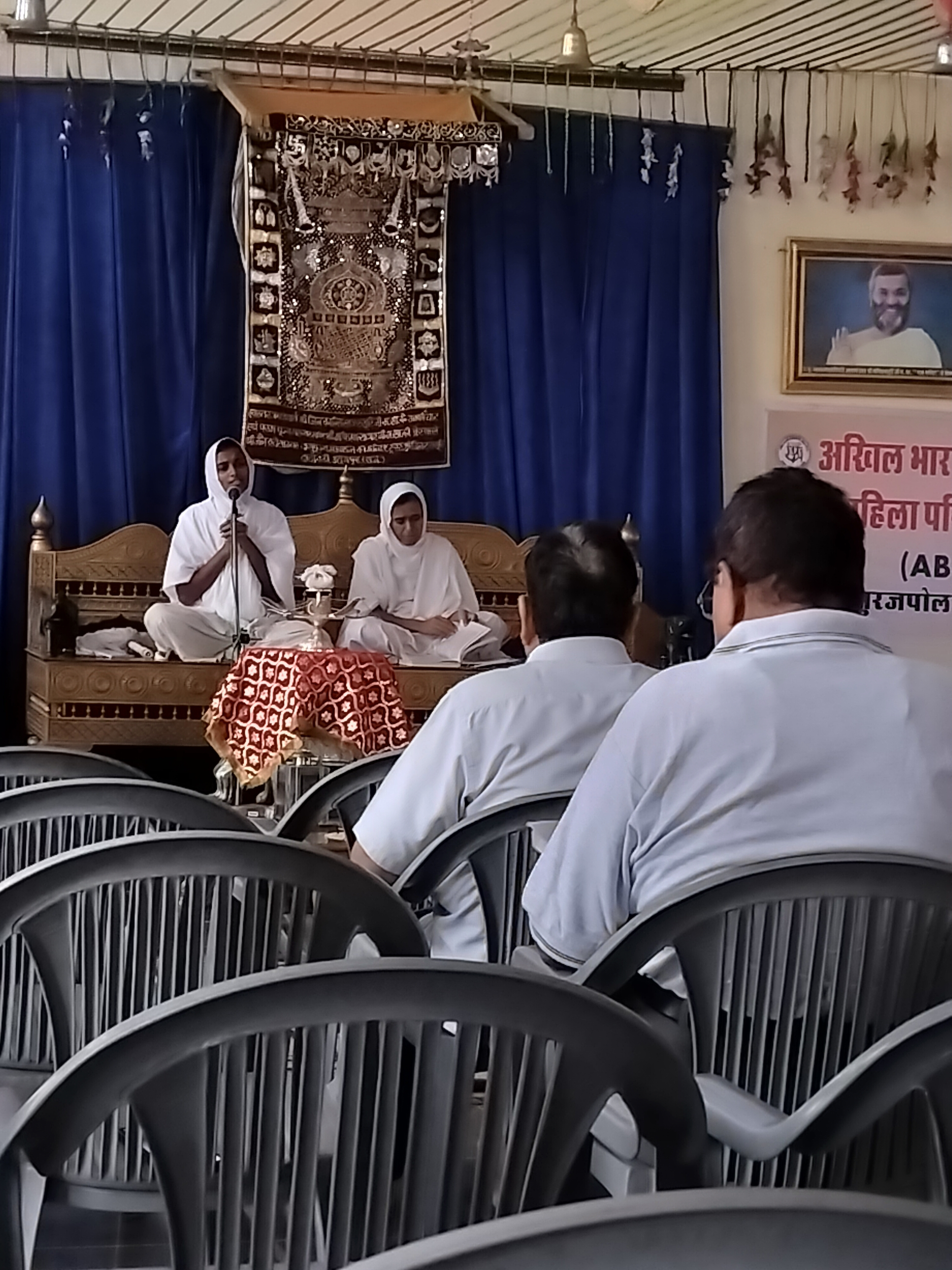 मिथ्यात्व की भावना जैसे जैसे कम होगी मनुष्य परमात्मा की ओर दौड़ेगाःविरलप्रभाश्री