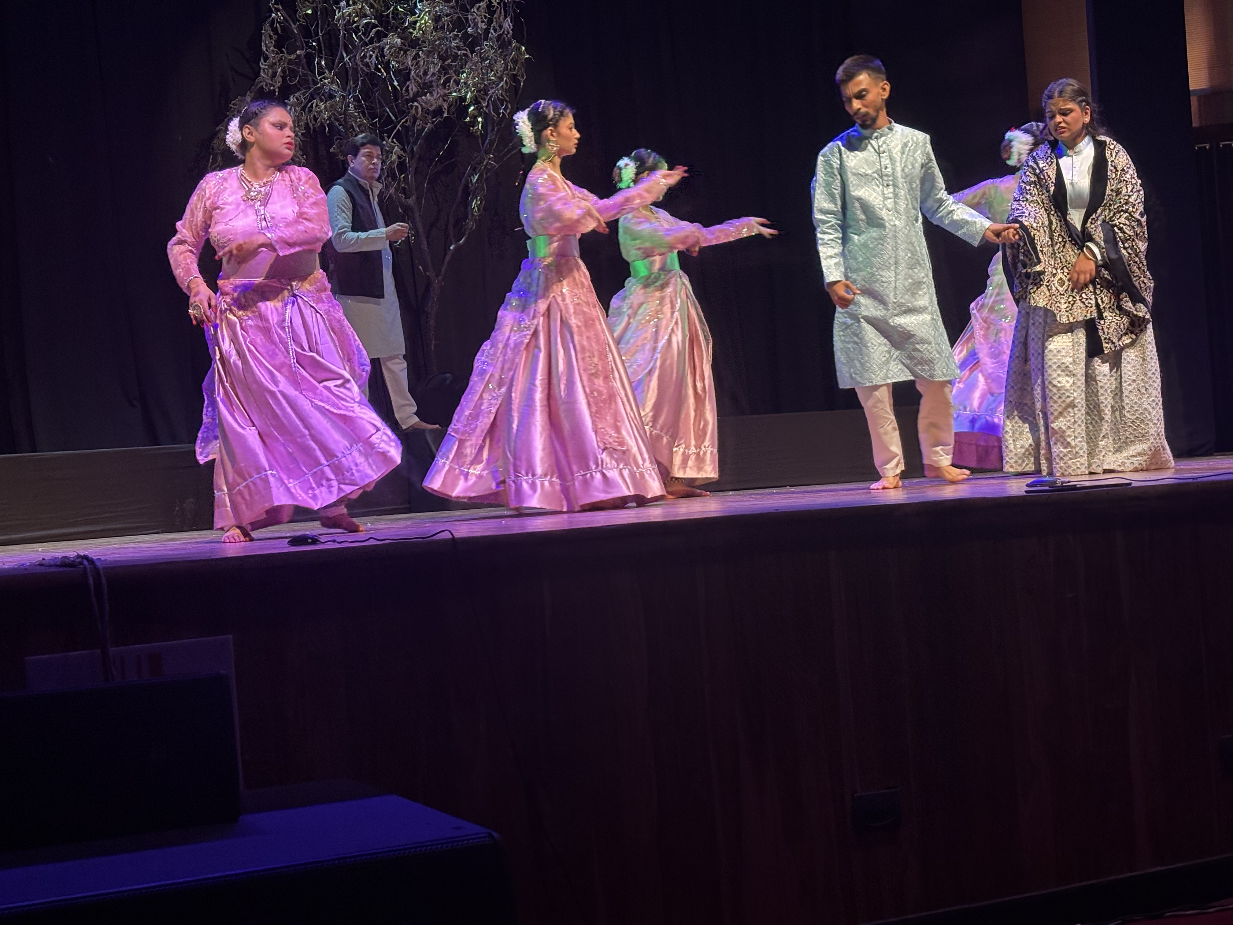 Shadows of Memory: A Dazzling Tribute to Sahir Ludhianvi’s Anti-War Masterpiece "Parchhaiyan"