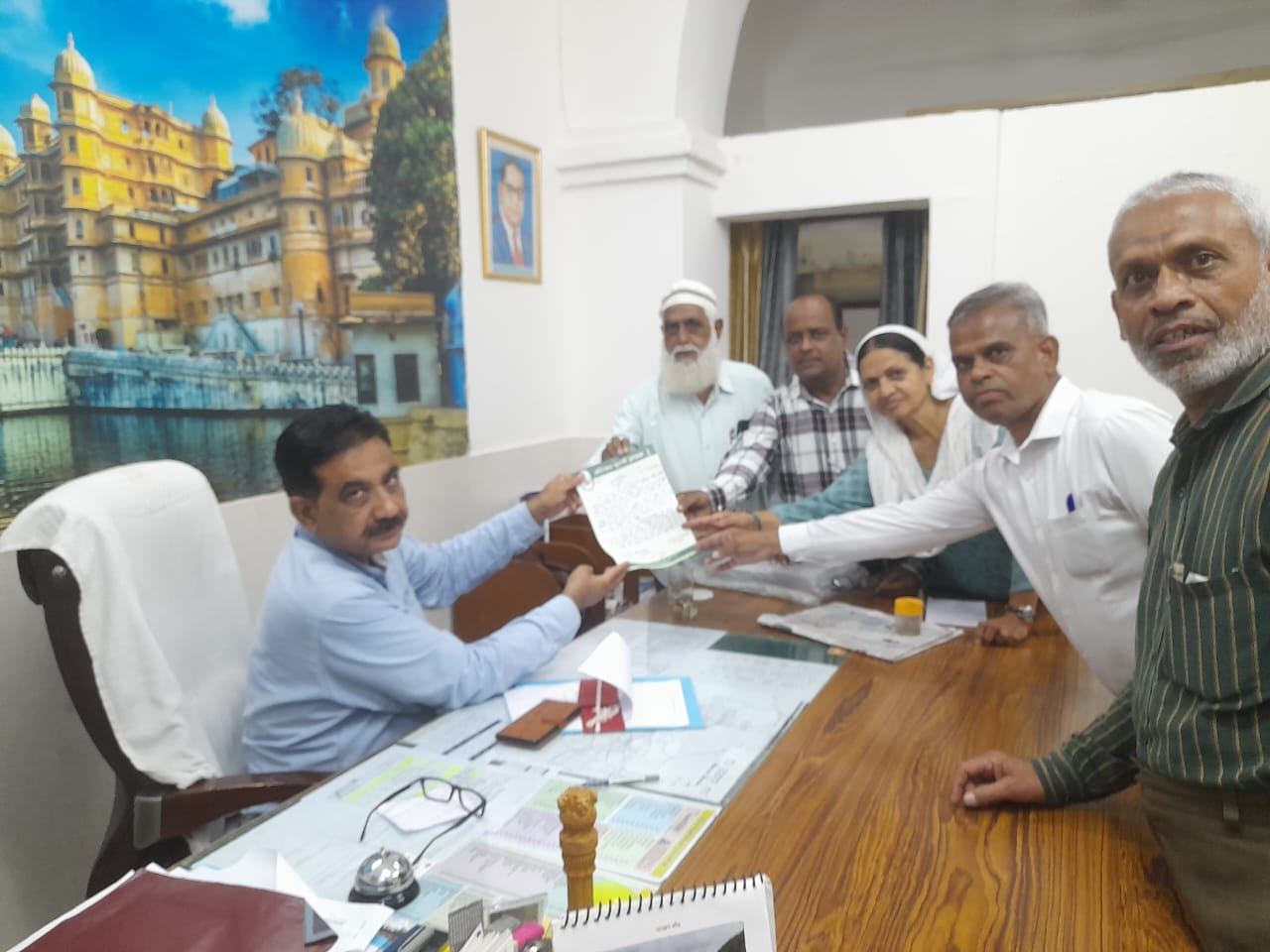 वरिष्ठ नागरिक तीर्थ यात्रा योजना में मुस्लिम धार्मिक स्थलों को शामिल करने बाबत ज्ञापन