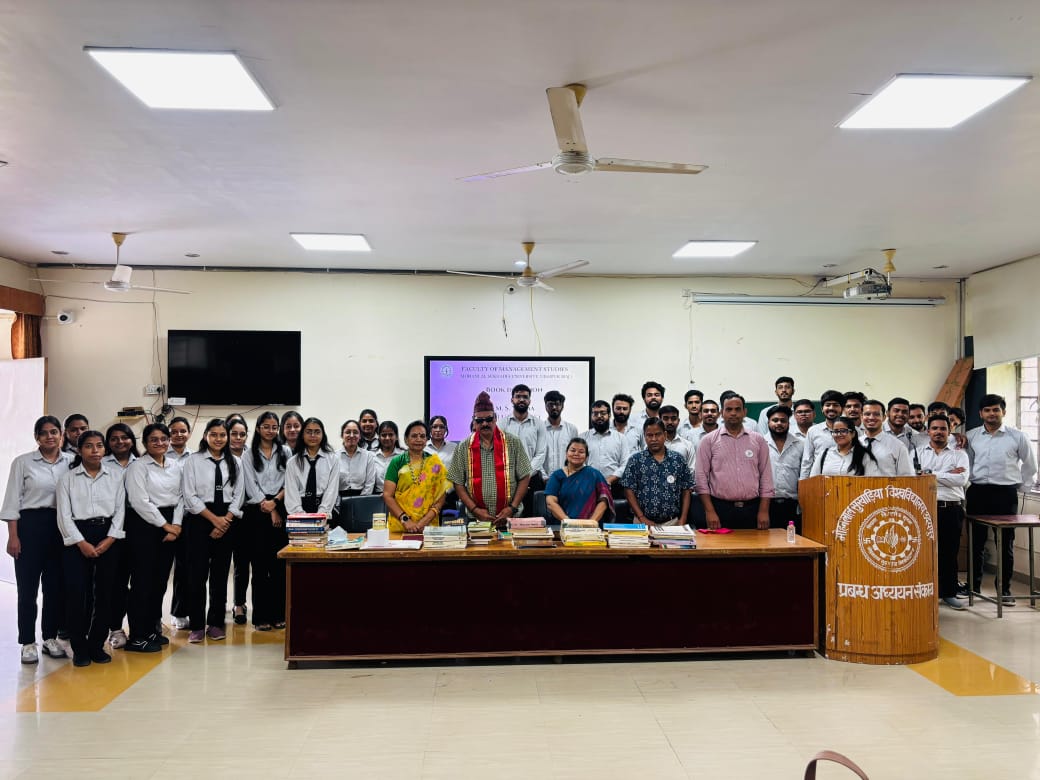 उपभोक्ता सुरक्षा संगठन द्वारा पुस्कतके भेट