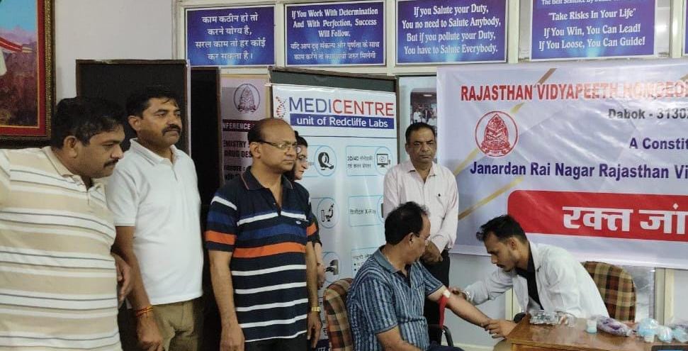 इंटरनेशनल सेल्फ केयर डे पर राजस्थान विद्यापीठ होम्योपैथिक कॉलेज एवं हॉस्पिटल द्वारा रक्त जांच शिविर का हुआ आयोजन