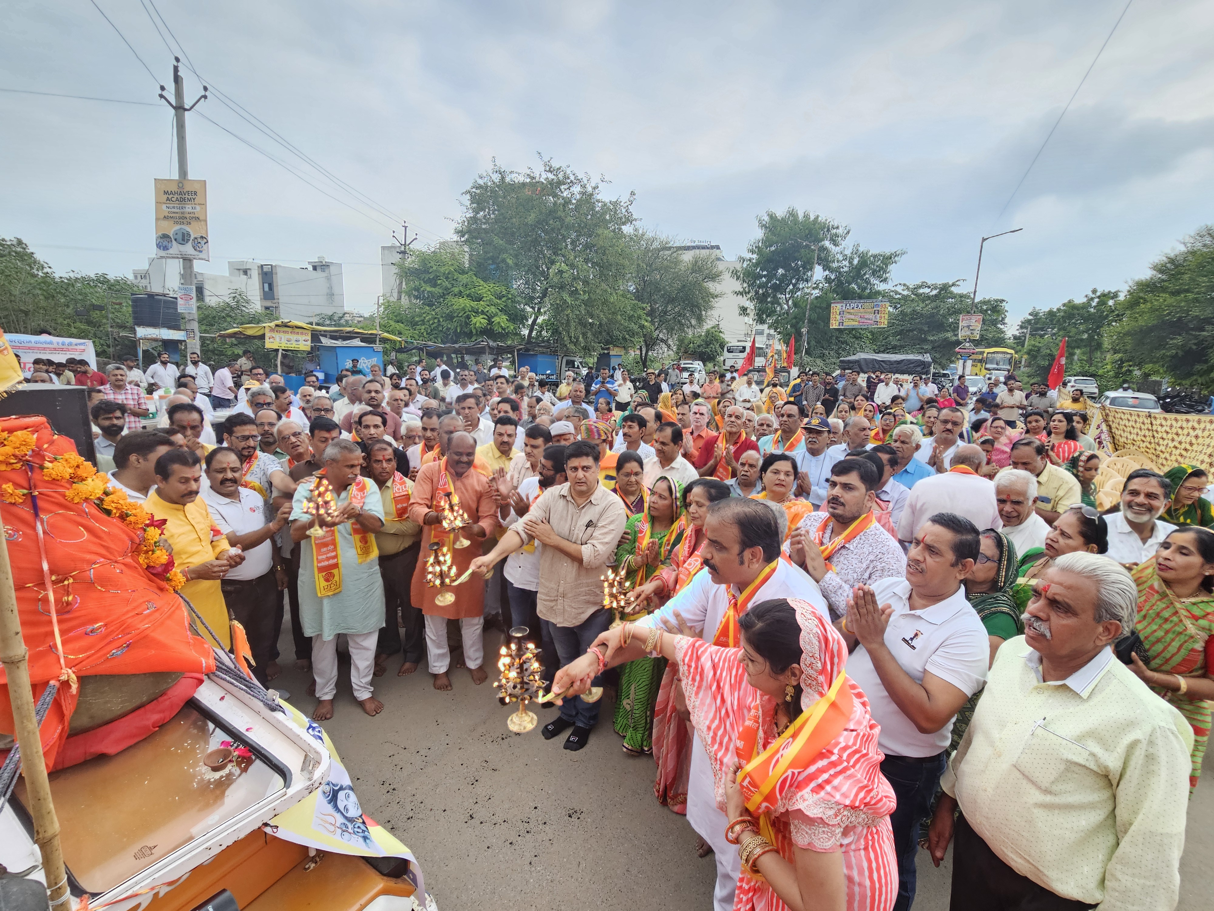 शहर में निकाली भव्य गंगा कलश यात्रा महाआरती में उमड़े भक्तगण