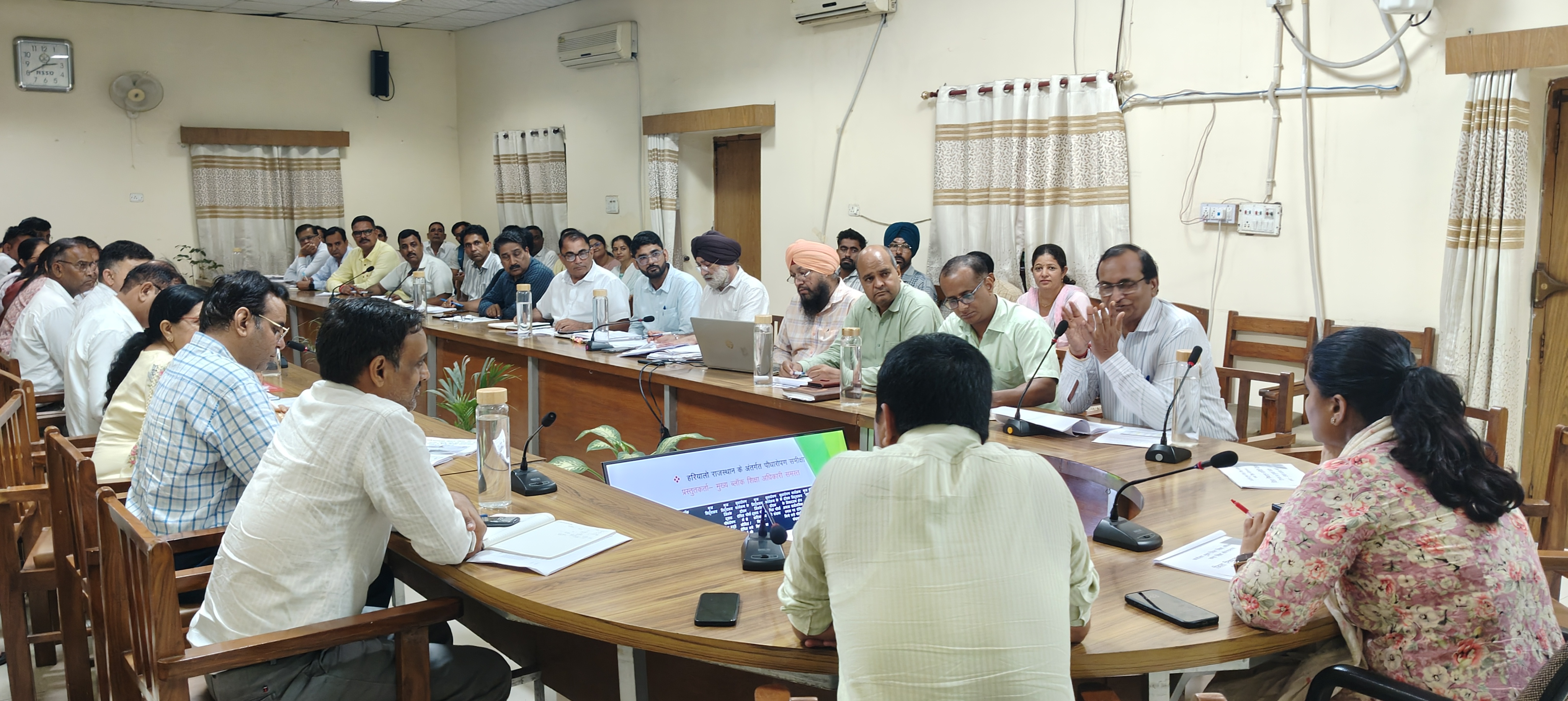 जिला निष्पादन समिति की बैठक आयोजित