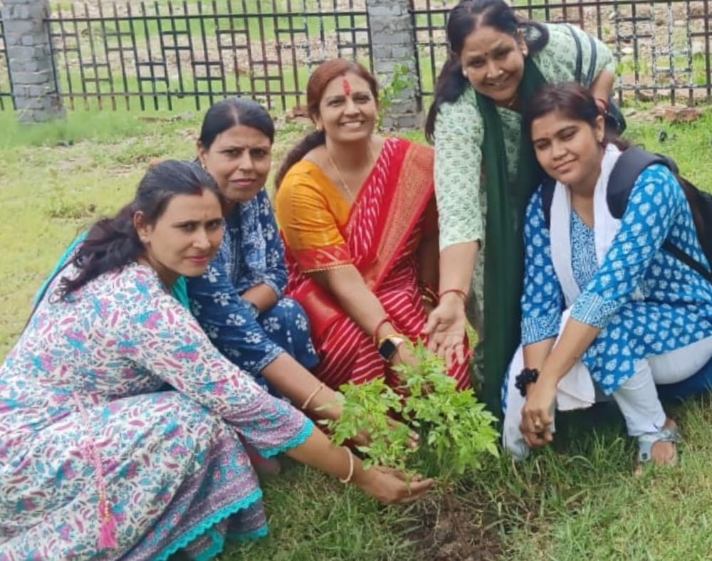 पौधारोपण के साथ बाल कविता प्रतियोगिता