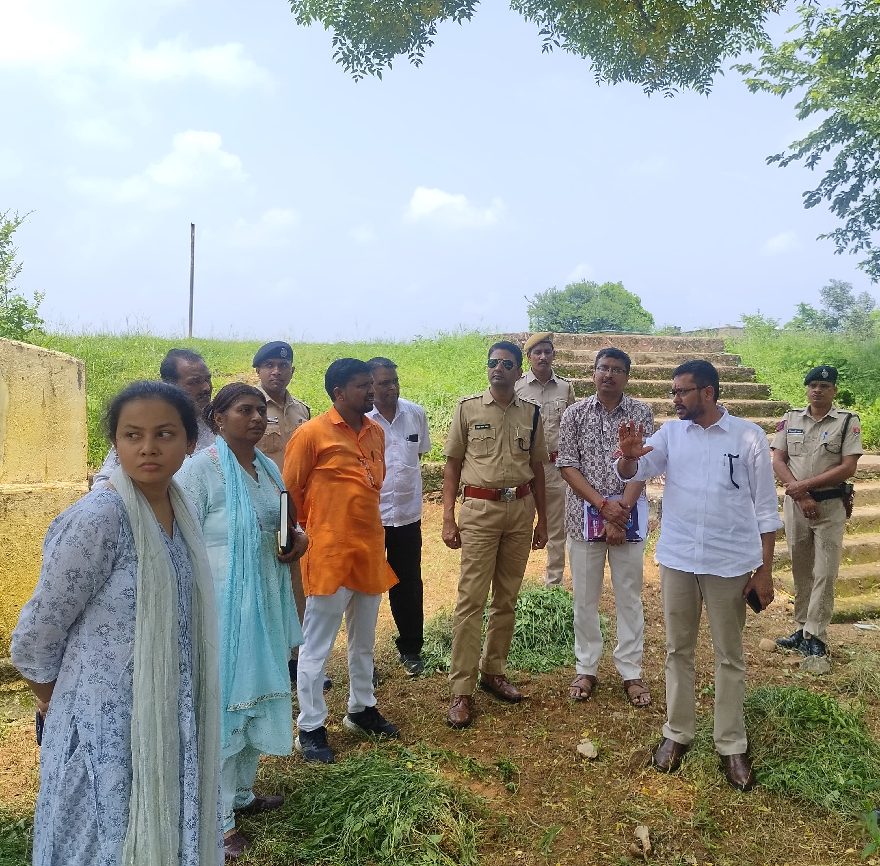 जिला कलक्टर एवं एसपी रहे कोटड़ा दौरे पर कलक्टर ने किया राजकीय संस्थानों का निरीक्षण, दिए आवश्यक निर्देश