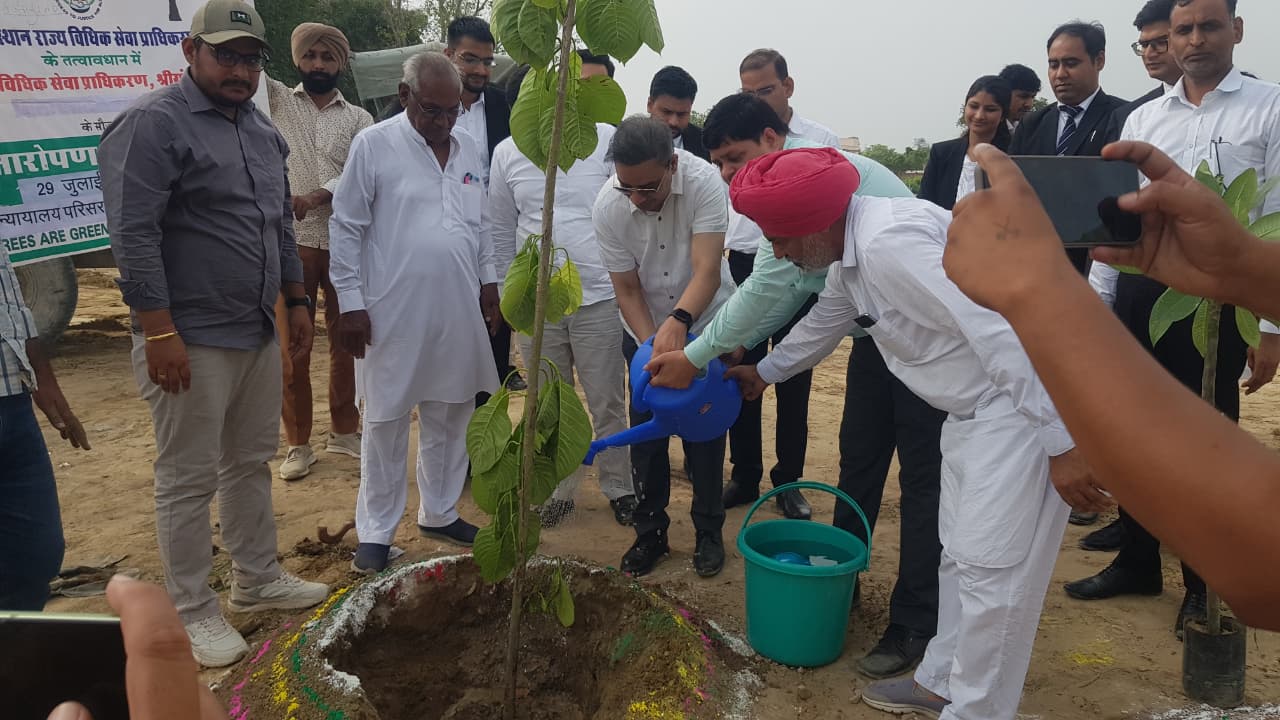 नवीन न्यायालय परिसर में पर्यावरण संरक्षण हेतु किया पौधारोपण