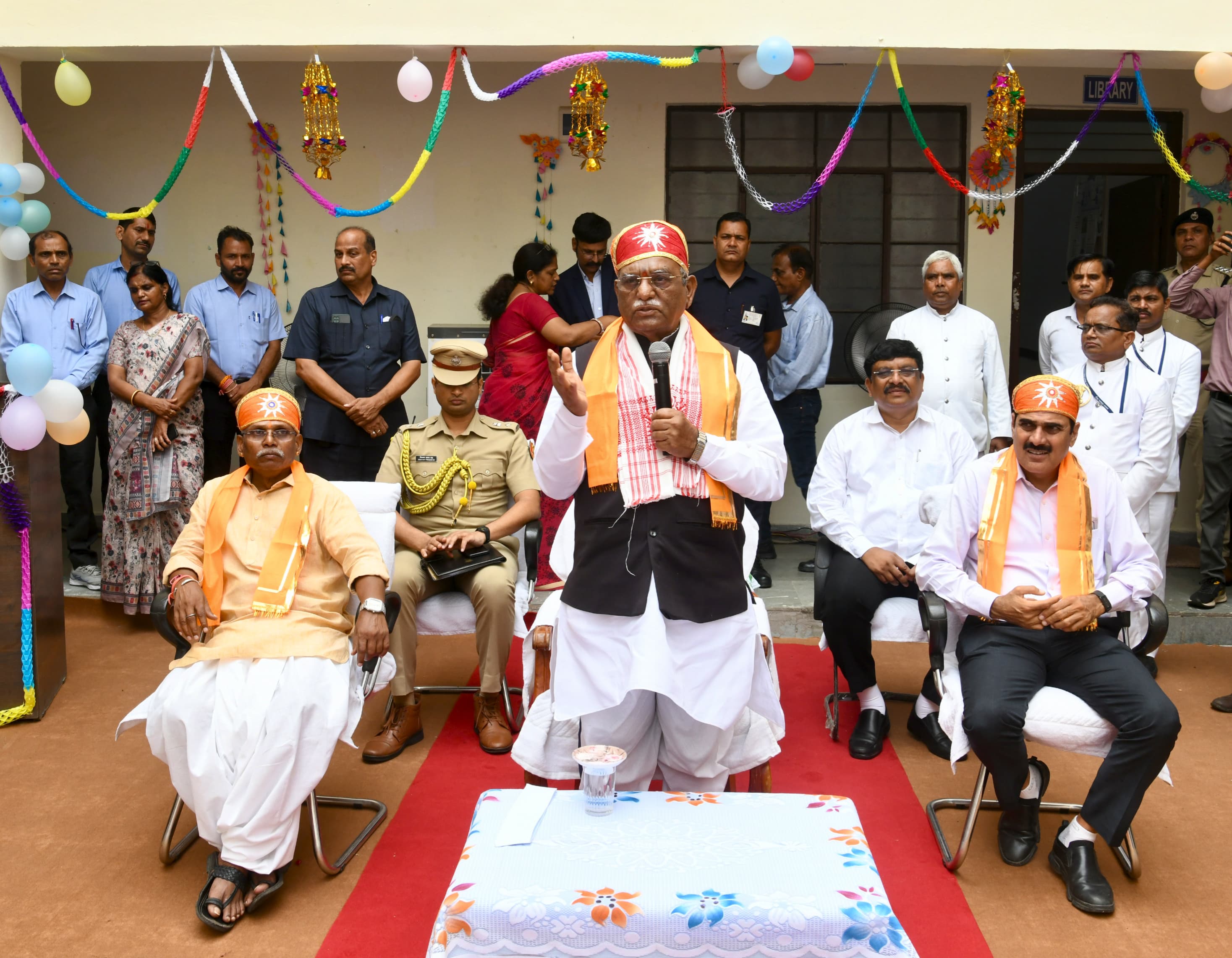 कितनी भी मुश्किल परिस्थितियां हो, कभी स्कूल जाना बंद मत करना - राज्यपाल श्री बागड़े