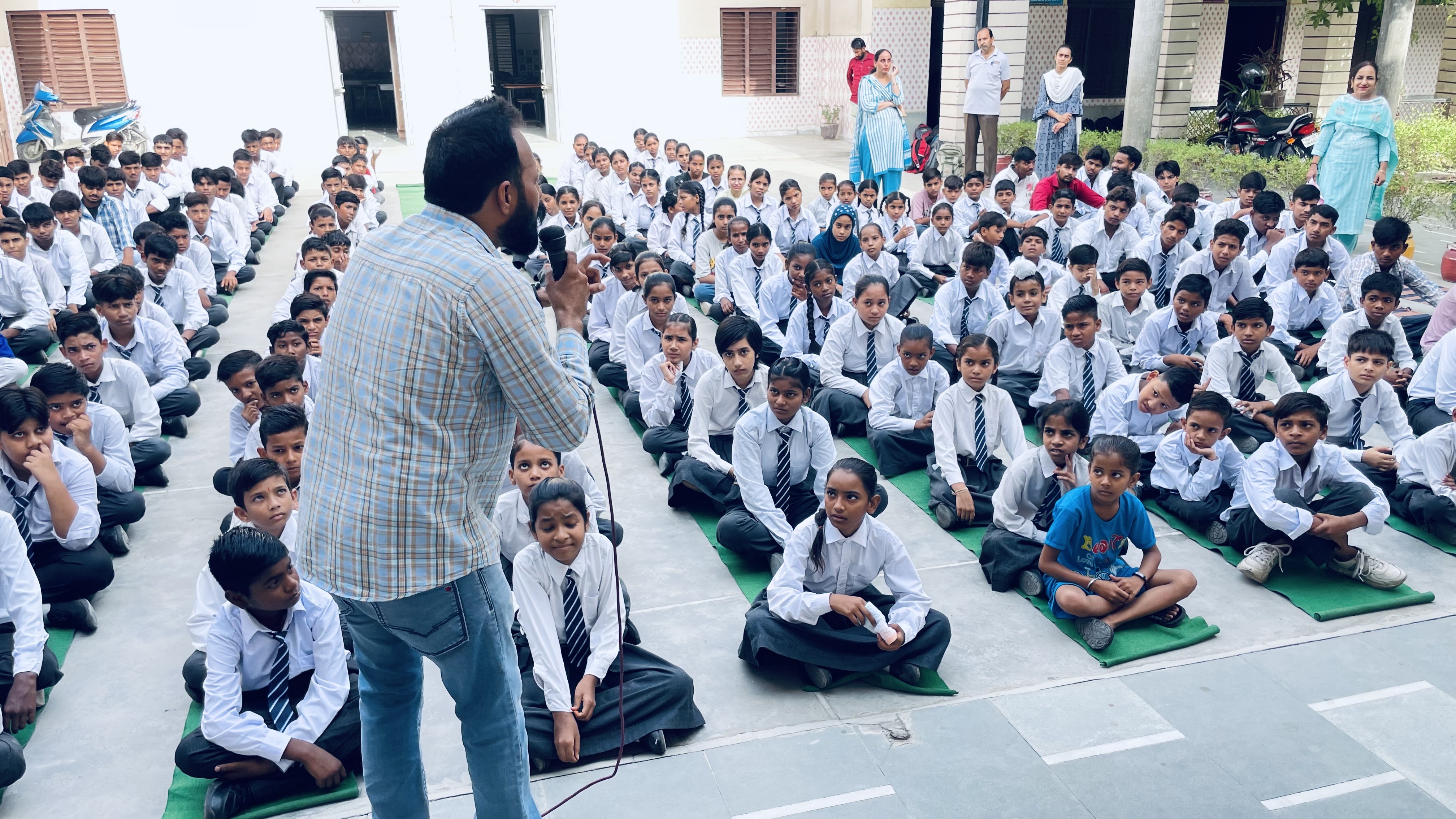 विद्यालायों में नशे के खिलाफ जन जागरण अभियान जारी